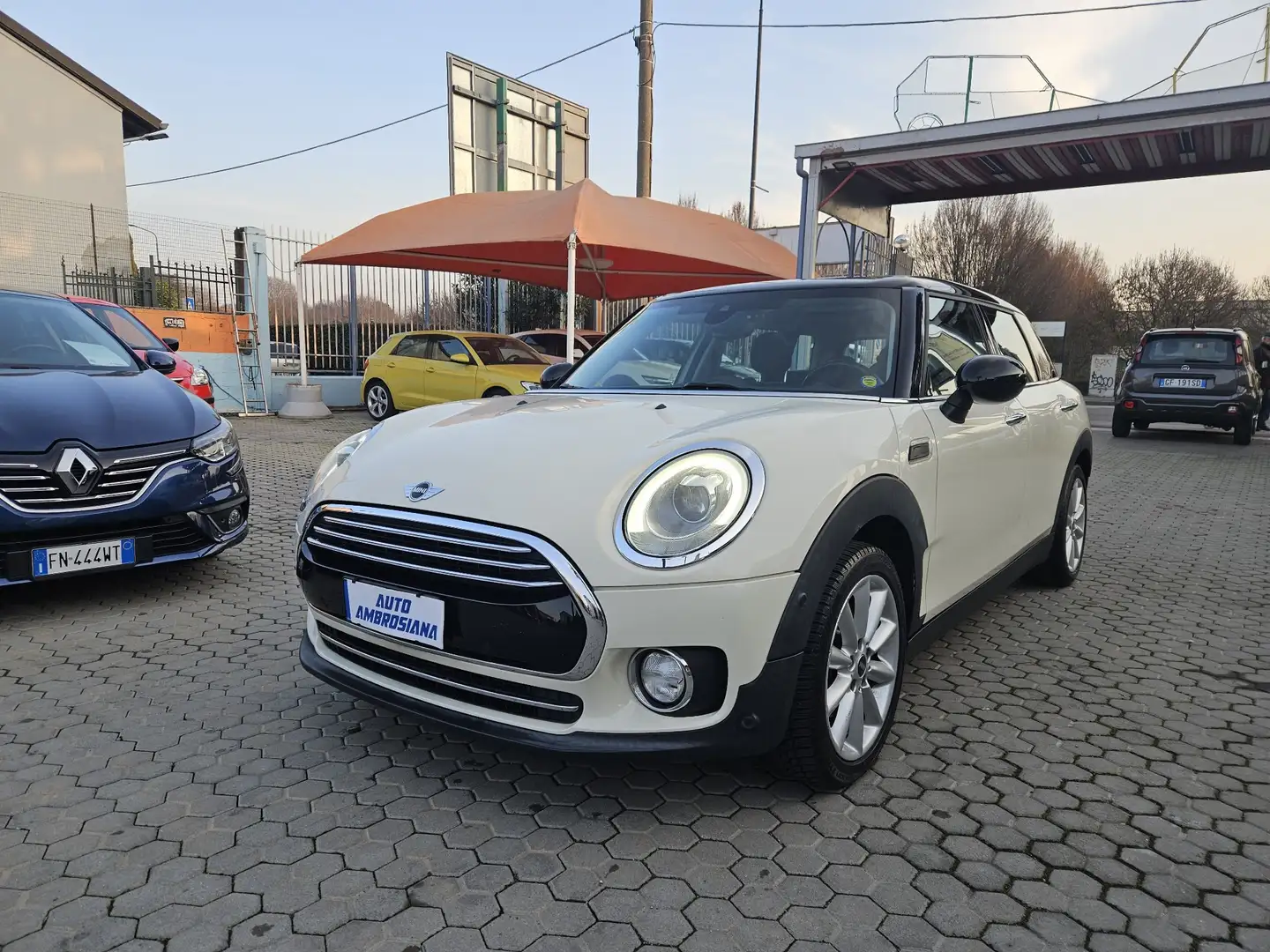 MINI Cooper Clubman Mini IV F54 2016 Clubman 1.5 Hype auto tetto pelle Beige - 1