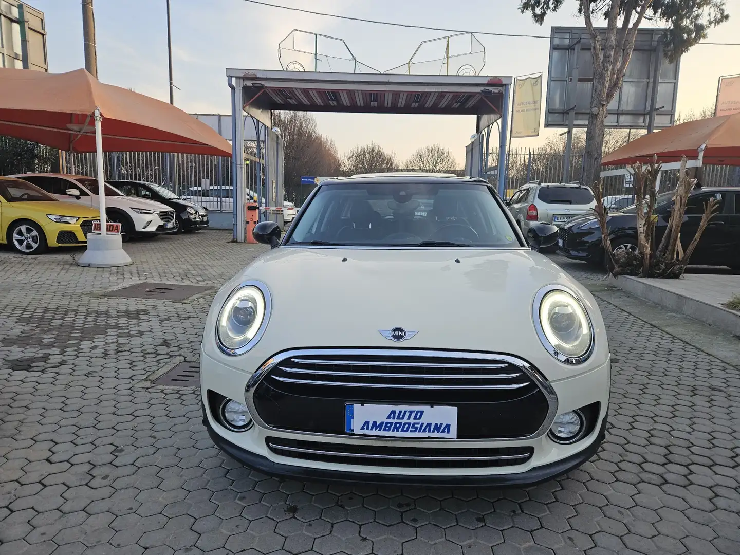 MINI Cooper Clubman Mini IV F54 2016 Clubman 1.5 Hype auto tetto pelle Beige - 2
