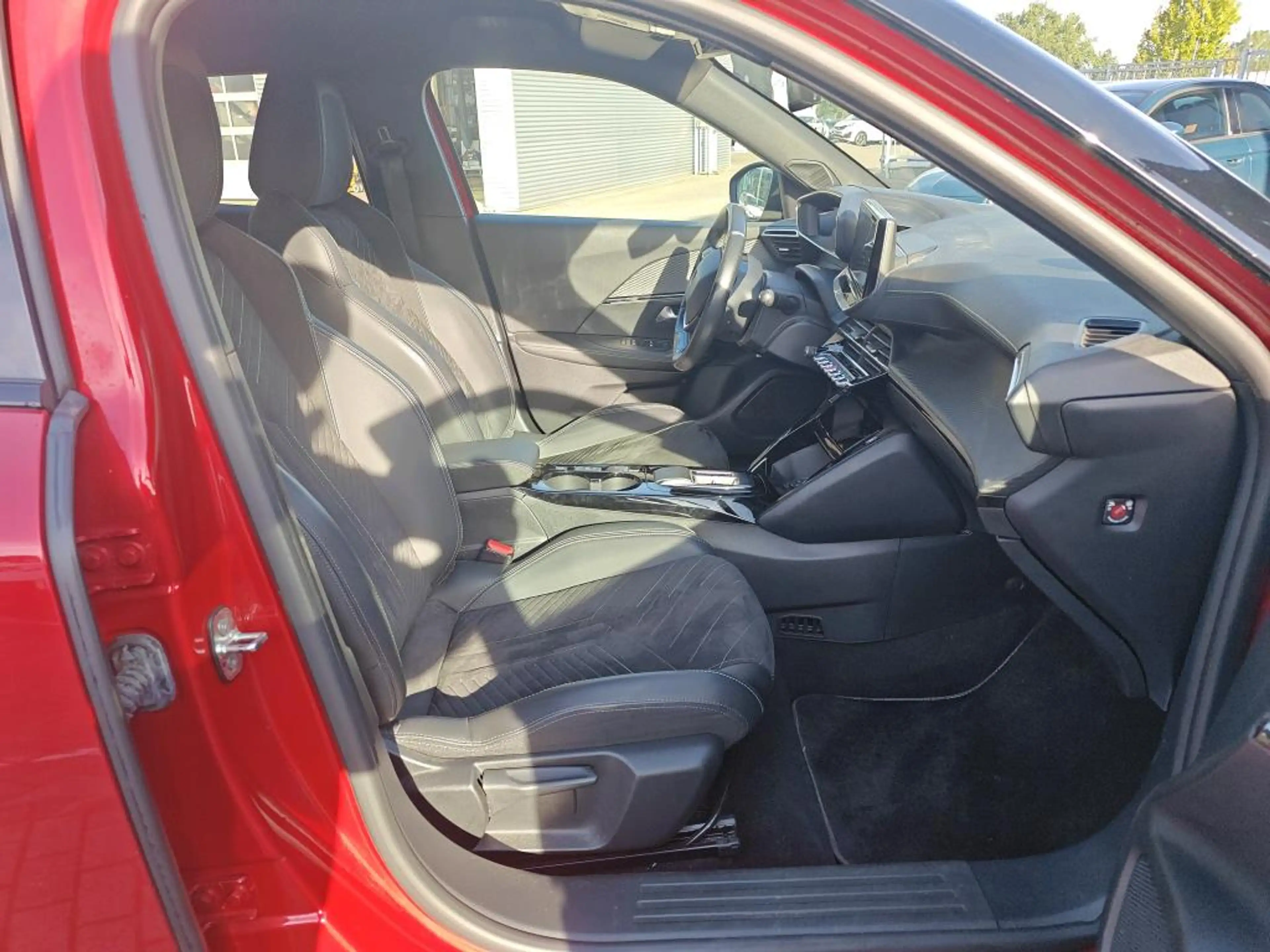Peugeot e-2008 EV GT 54 kWh | Fase 3 laden | Luxe stoelen | Massa — photo 8