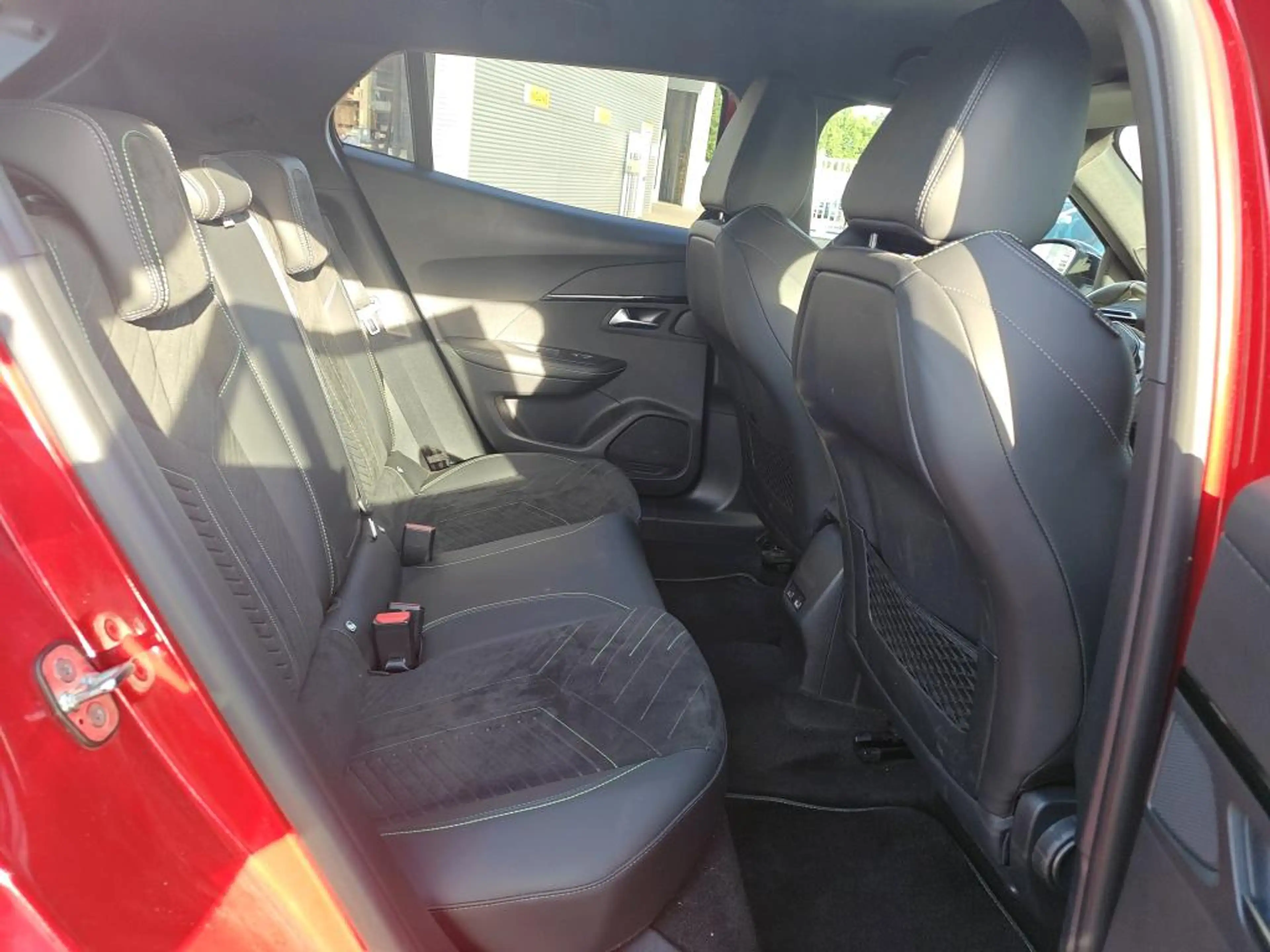 Peugeot e-2008 EV GT 54 kWh | Fase 3 laden | Luxe stoelen | Massa — photo 9