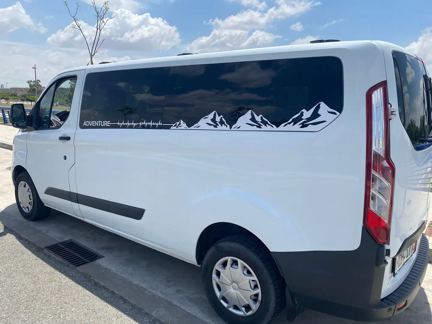 Ford Transit Custom larga homologada 9 plazas actualmente con 6 Blanco - 2