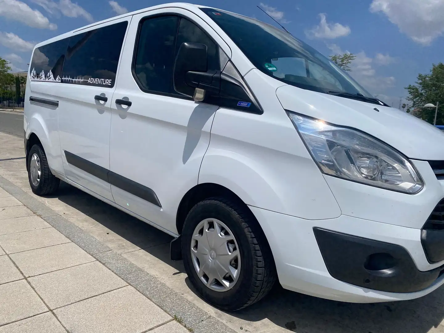 Ford Transit Custom larga homologada 9 plazas actualmente con 6 Blanco - 1