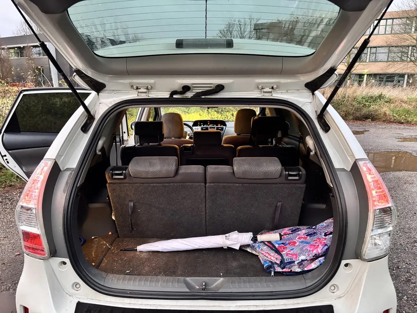 Toyota Prius+ 1.8 Aspiration 96g Dealer onderhouden. White - 2