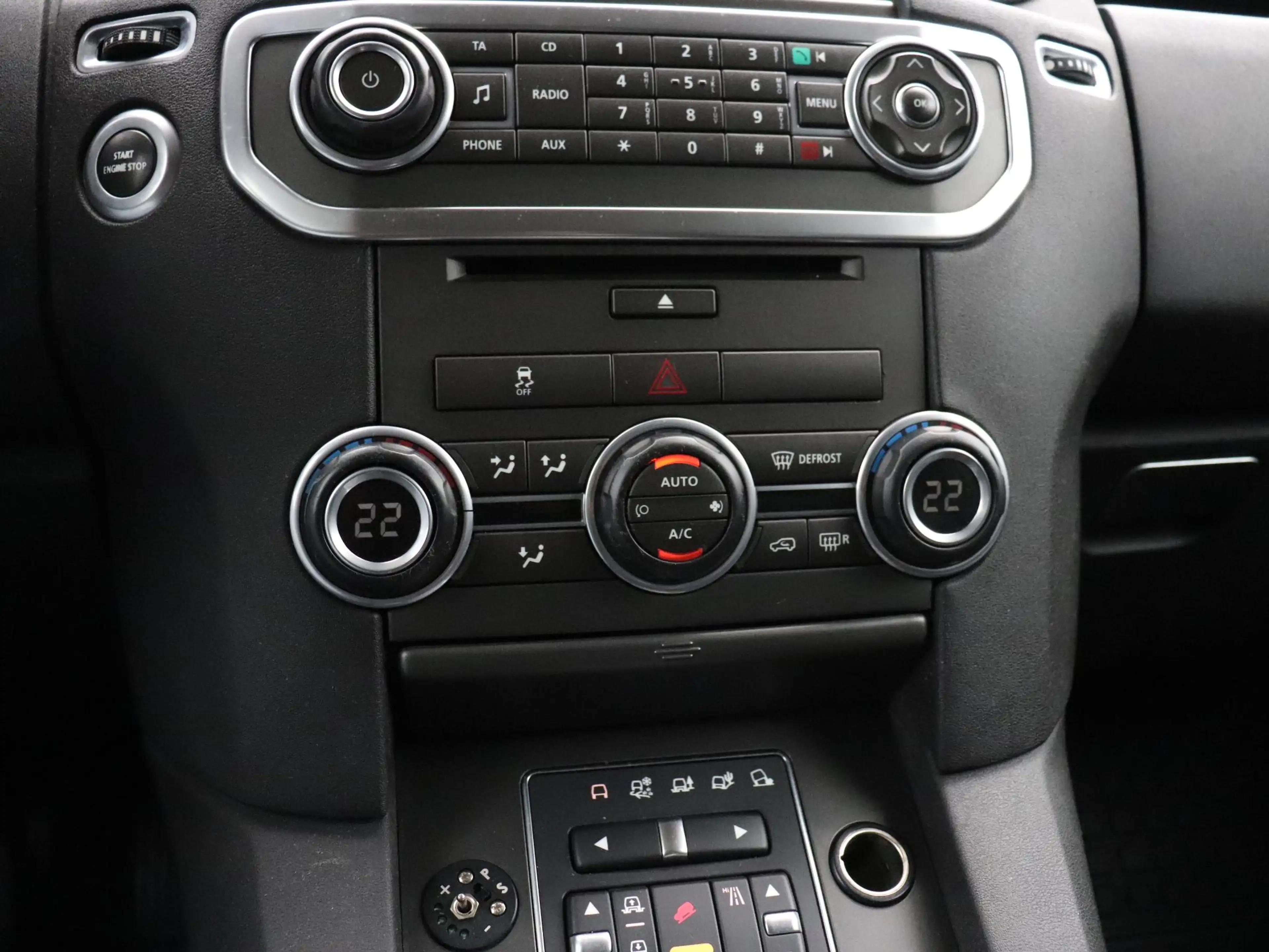 Land Rover Discovery 3.0 TDV6 S | LEDER | TREKHAAK | LUCHTVERING | CRUI — photo 22