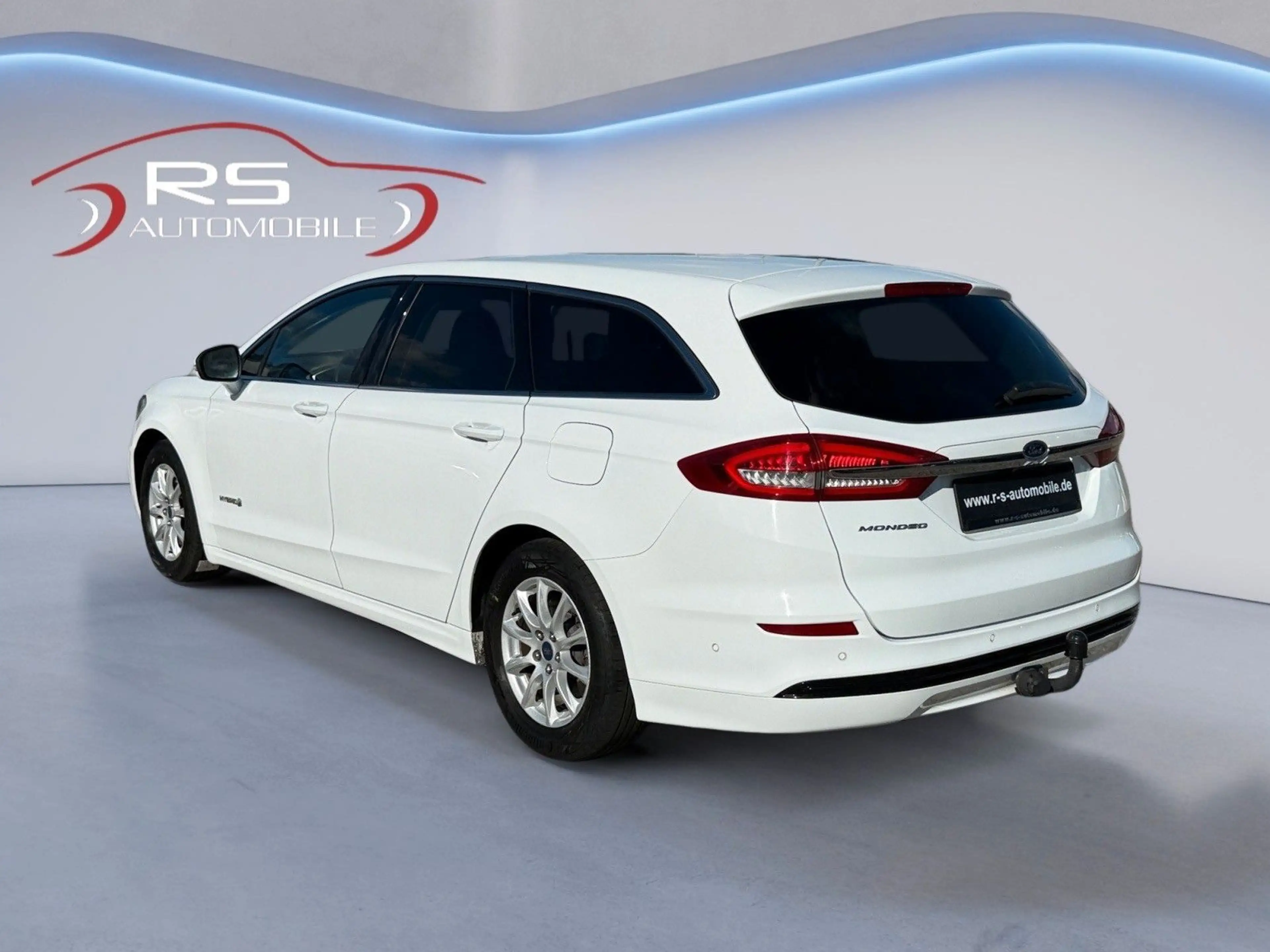 Ford Mondeo Turnier Hybrid — photo 3