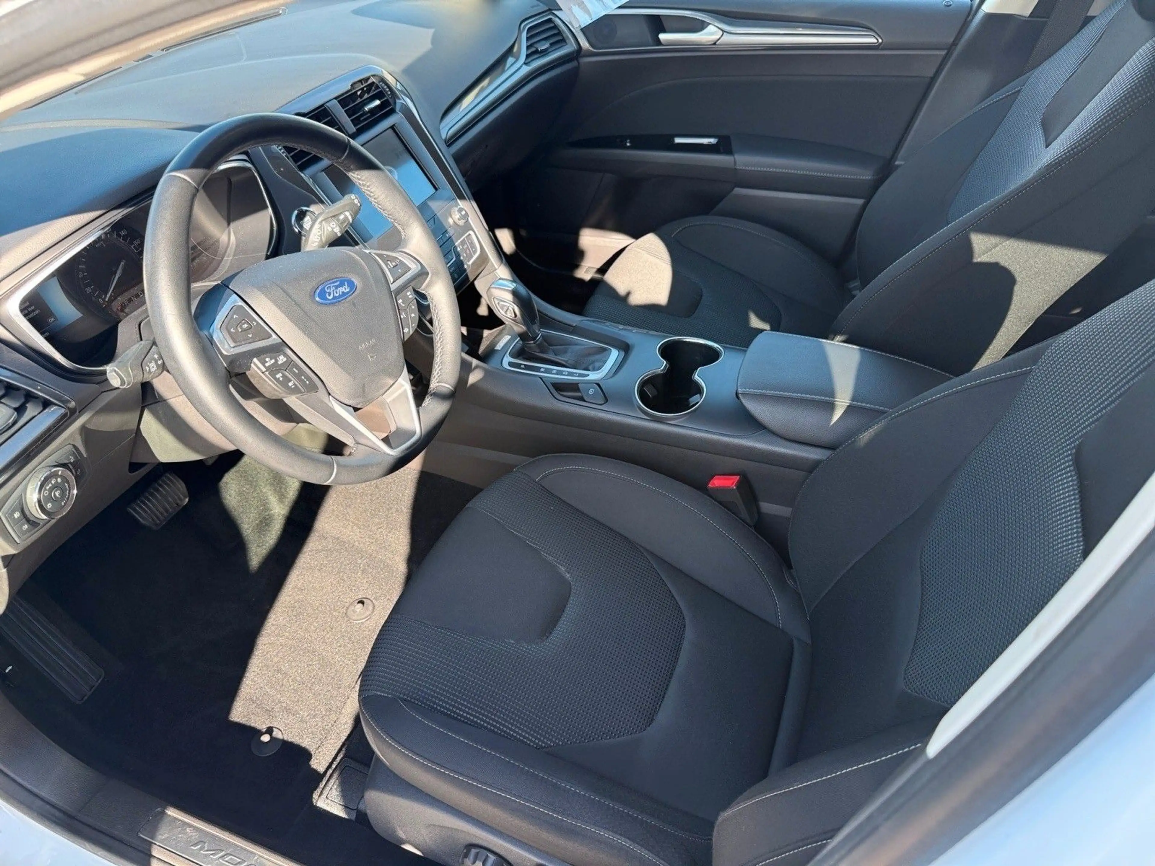Ford Mondeo Turnier Hybrid — photo 9