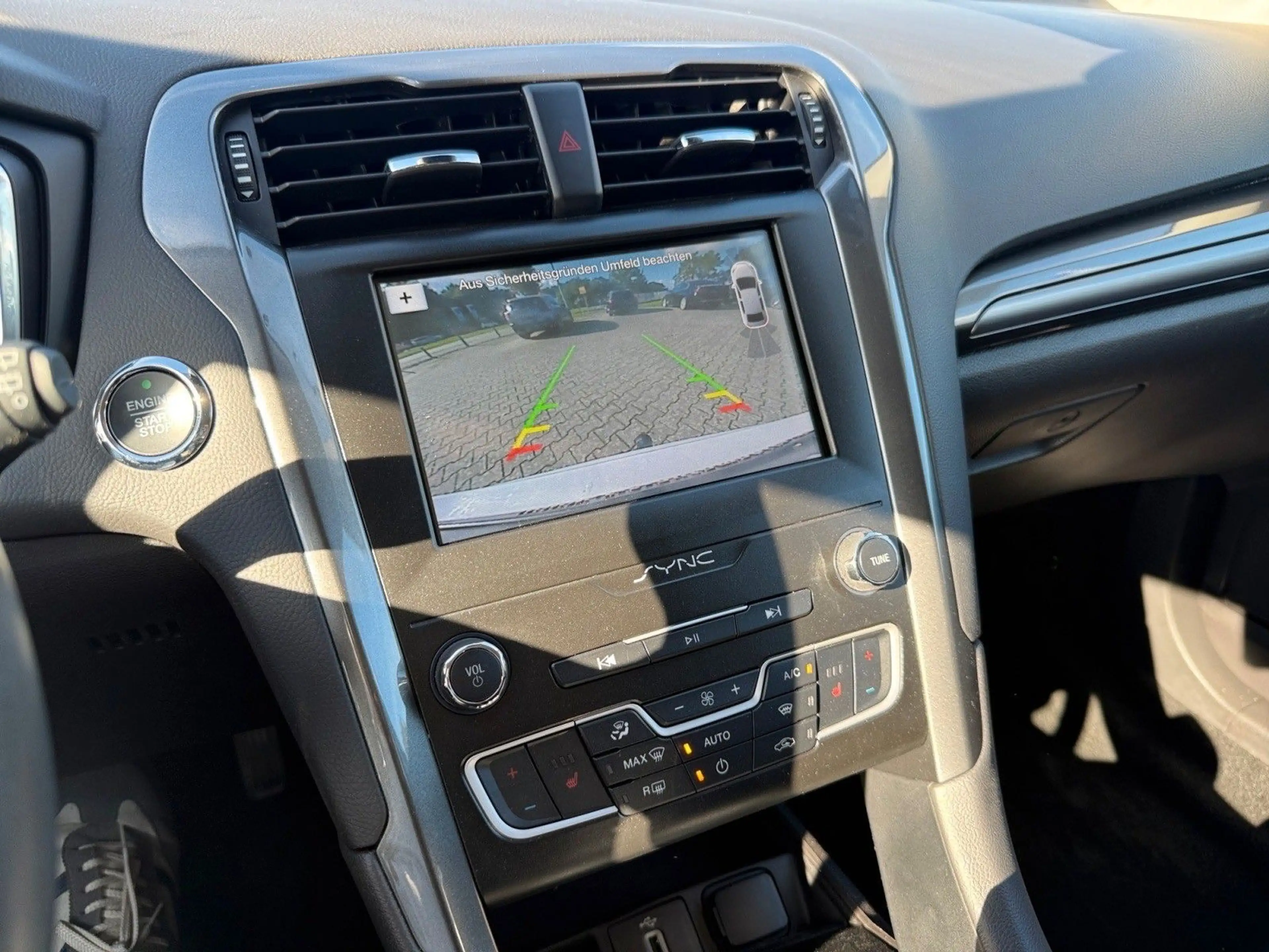 Ford Mondeo Turnier Hybrid — photo 14