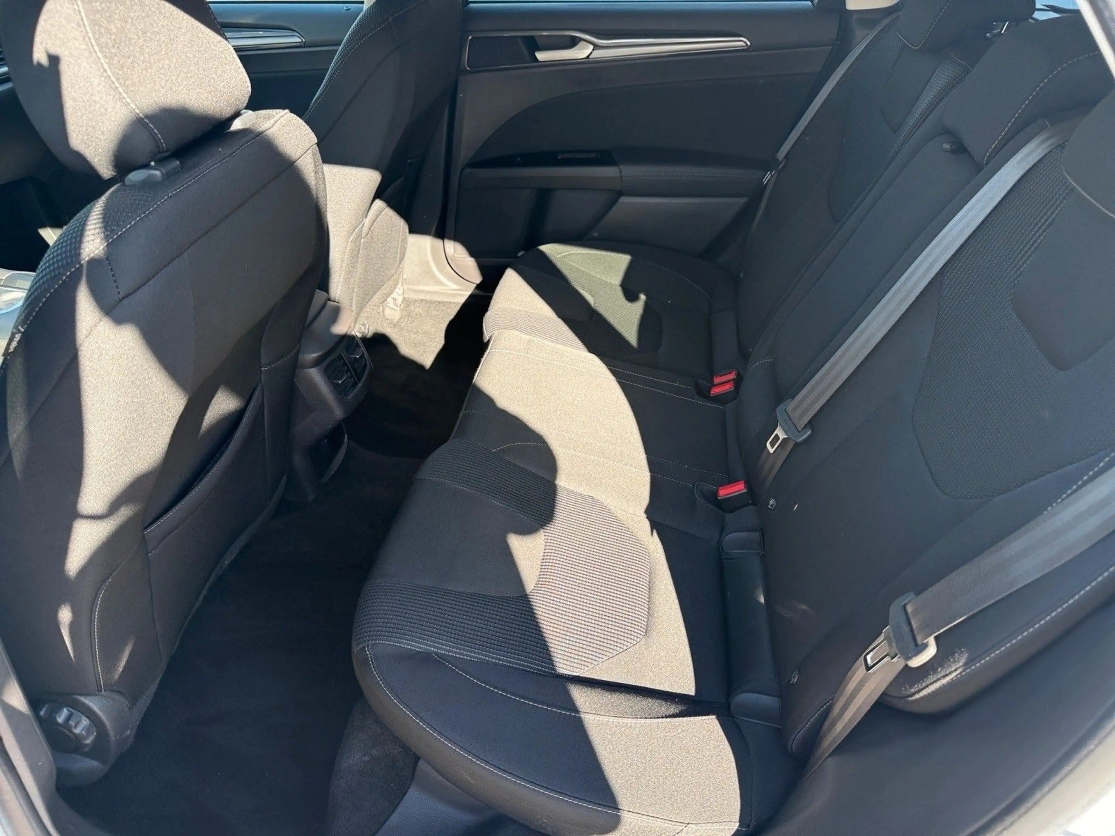 Ford Mondeo Turnier Hybrid — photo 15