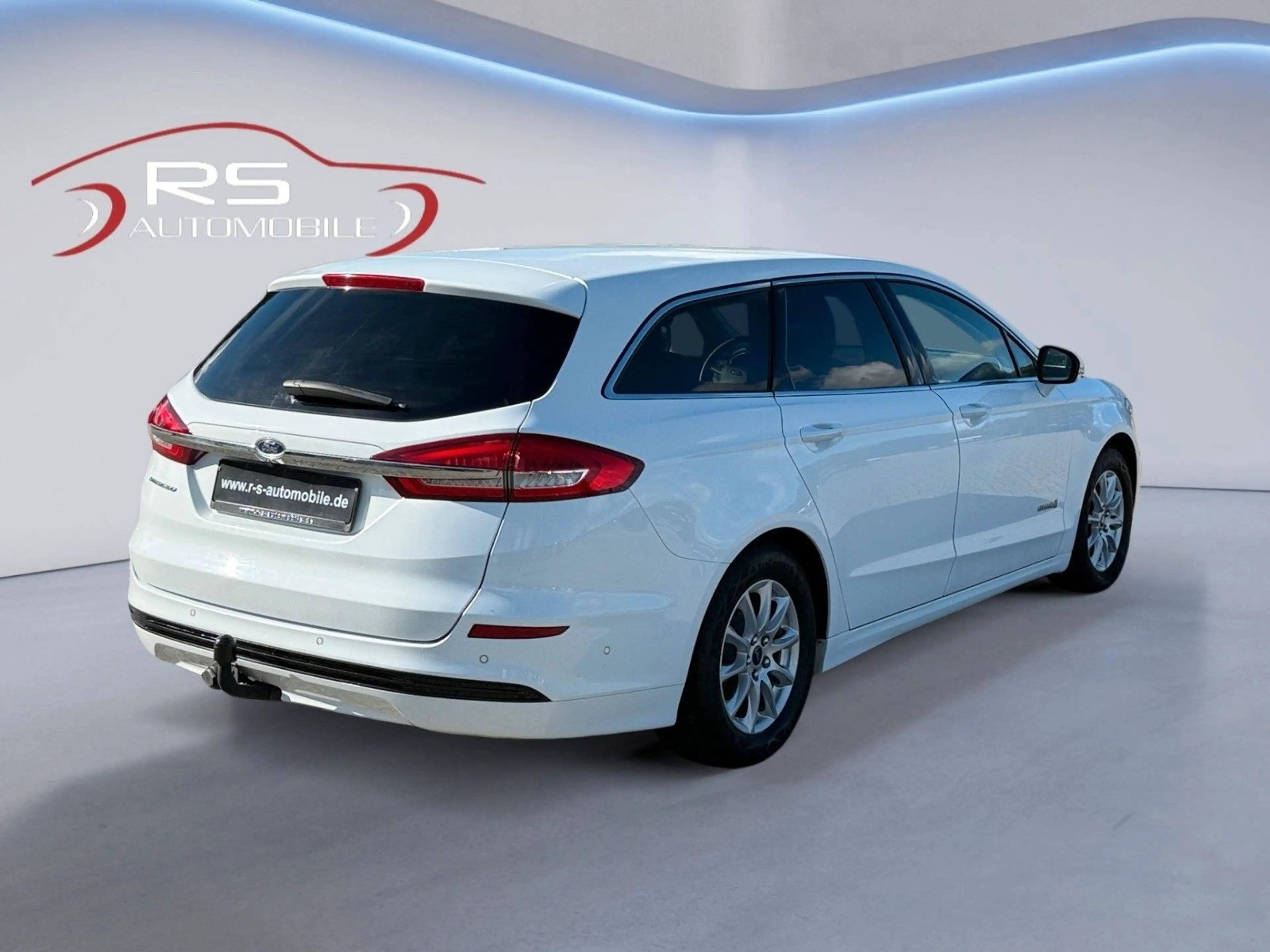Ford Mondeo Turnier Hybrid — photo 5