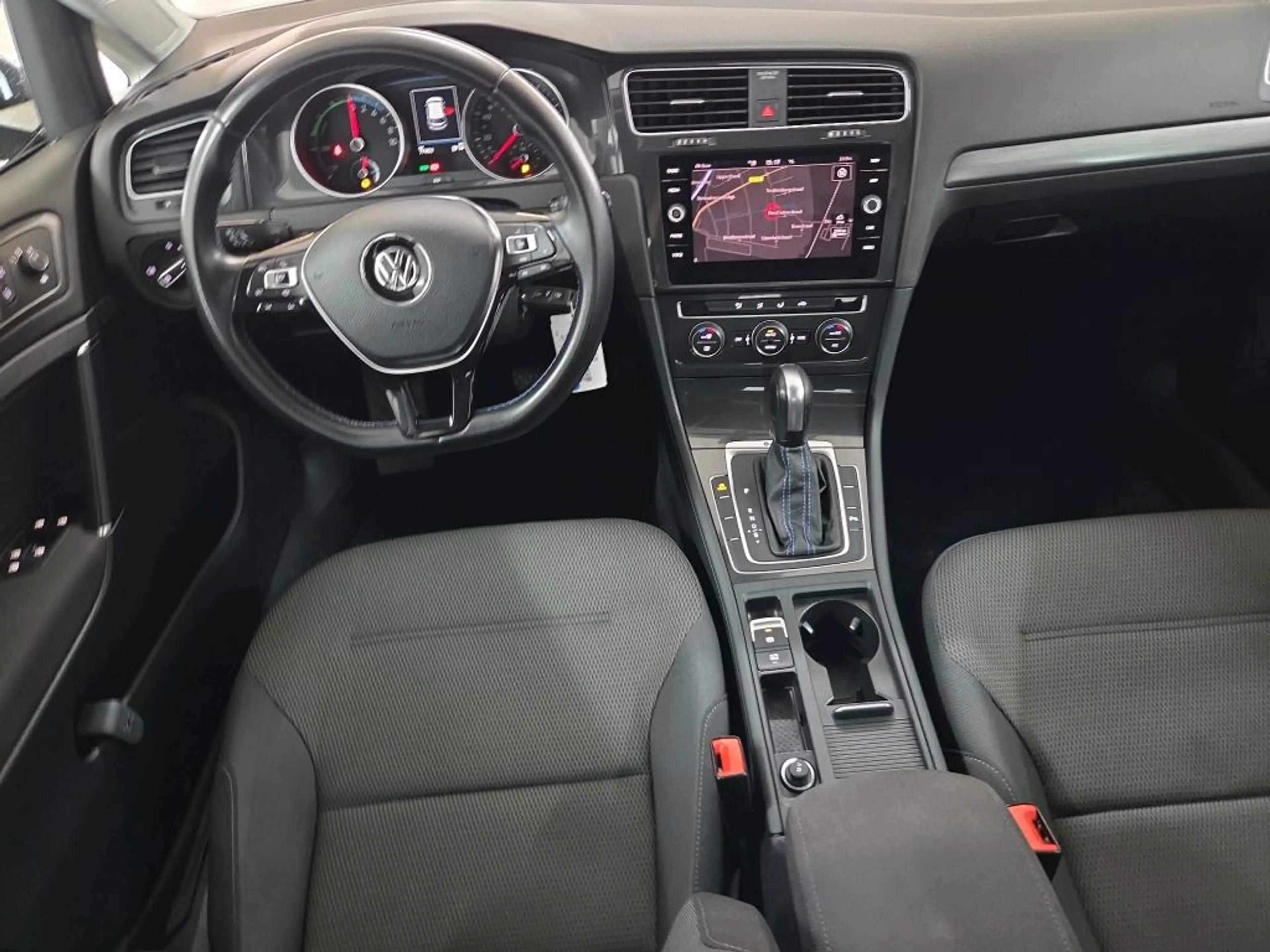 Volkswagen e-Golf E-DITION / SOH 91%/ AUTOMAAT/ ADAPTIVE CRUISE/ PAR — photo 6