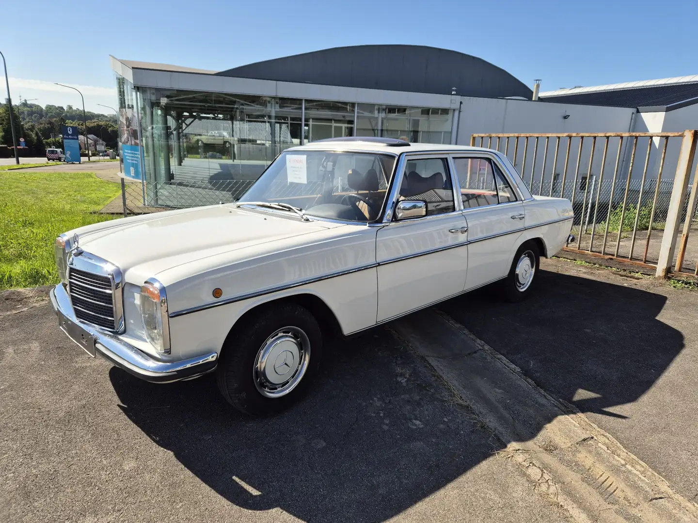 Mercedes-Benz 240 - 1