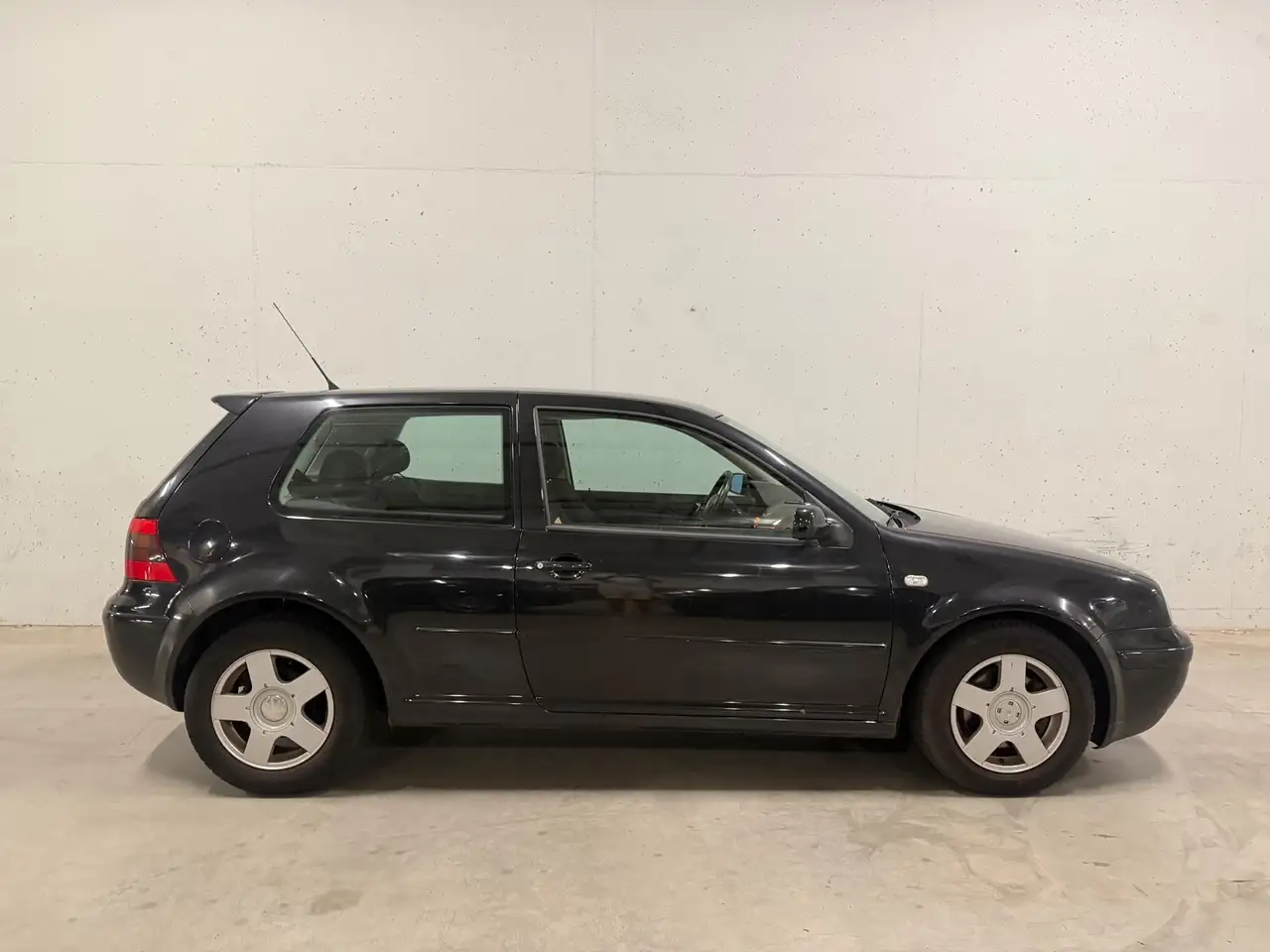 Volkswagen Golf 2.3 V5 Highline Nieuwe APK Dealer Onderhoud, foto 2