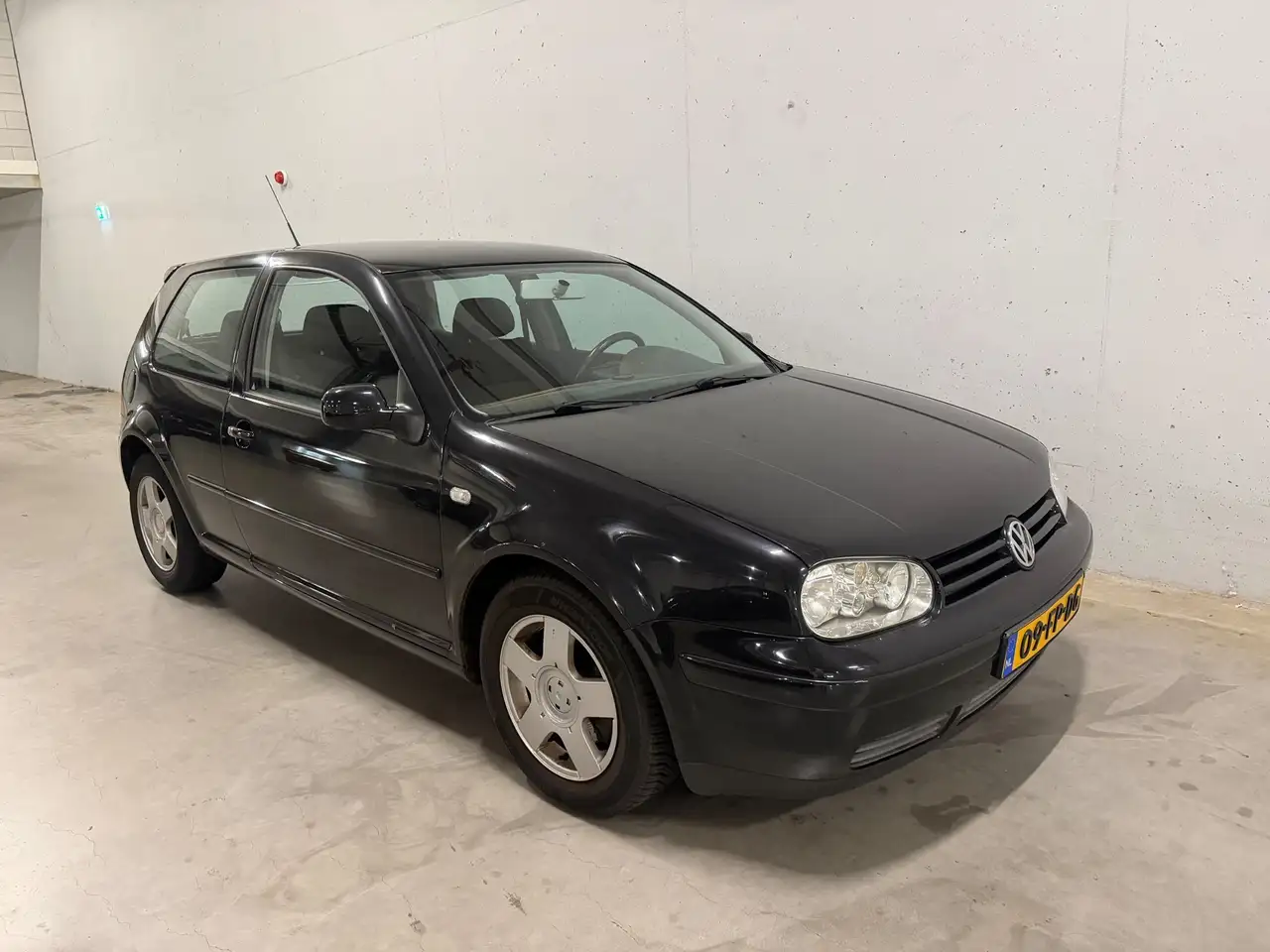 Volkswagen Golf 2.3 V5 Highline Nieuwe APK Dealer Onderhoud, foto 3