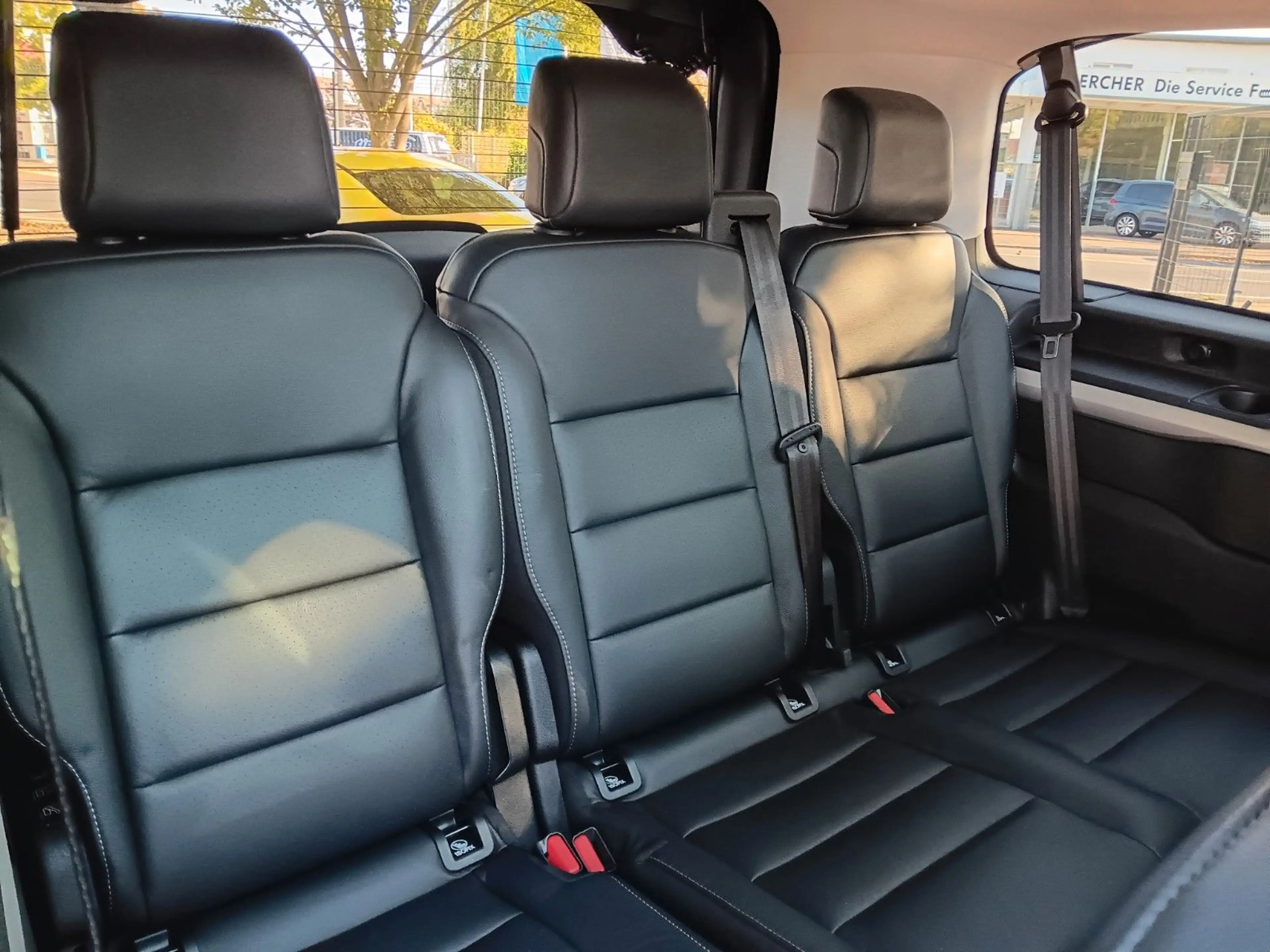 Opel Zafira Life Tourer M 7-Sitze Leder AHZV Navi — photo 9