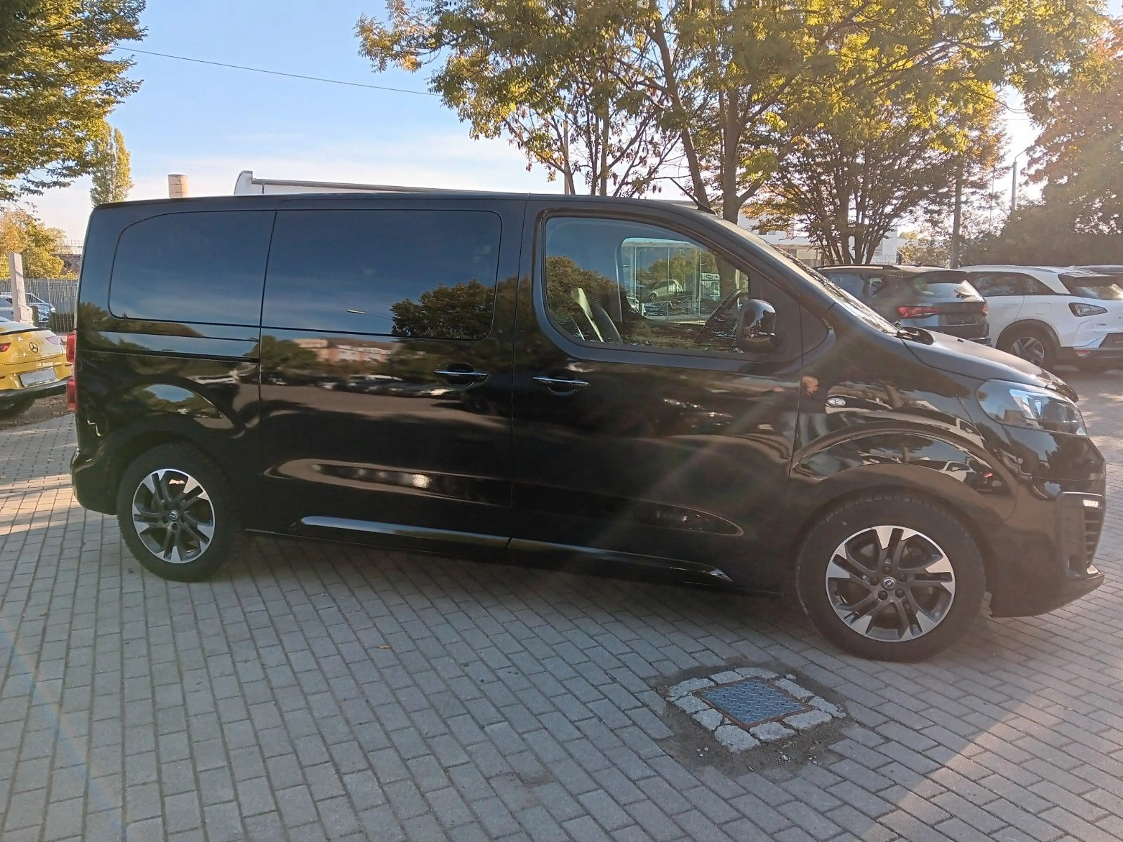 Opel Zafira Life Tourer M 7-Sitze Leder AHZV Navi — photo 3