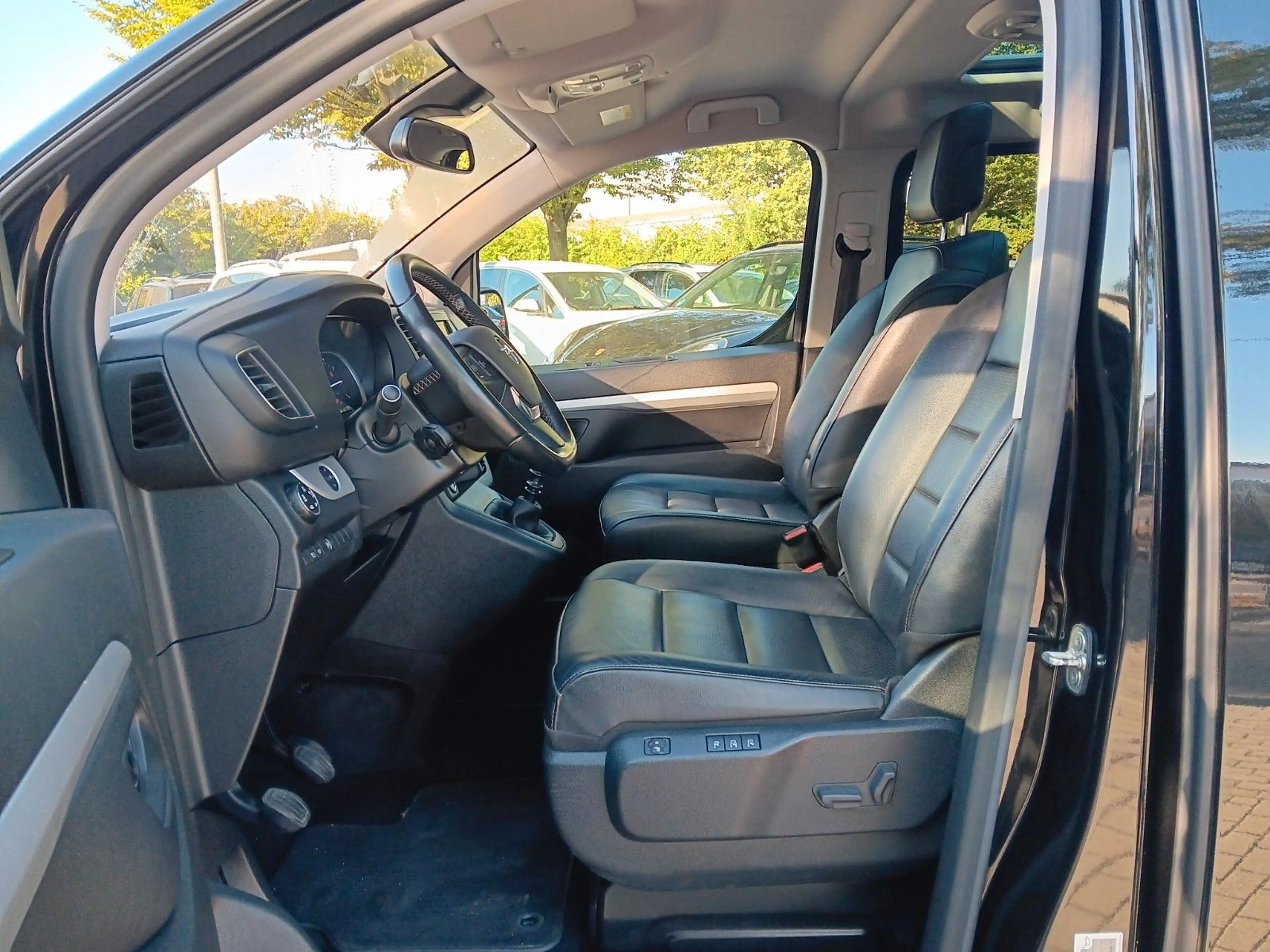 Opel Zafira Life Tourer M 7-Sitze Leder AHZV Navi — photo 12
