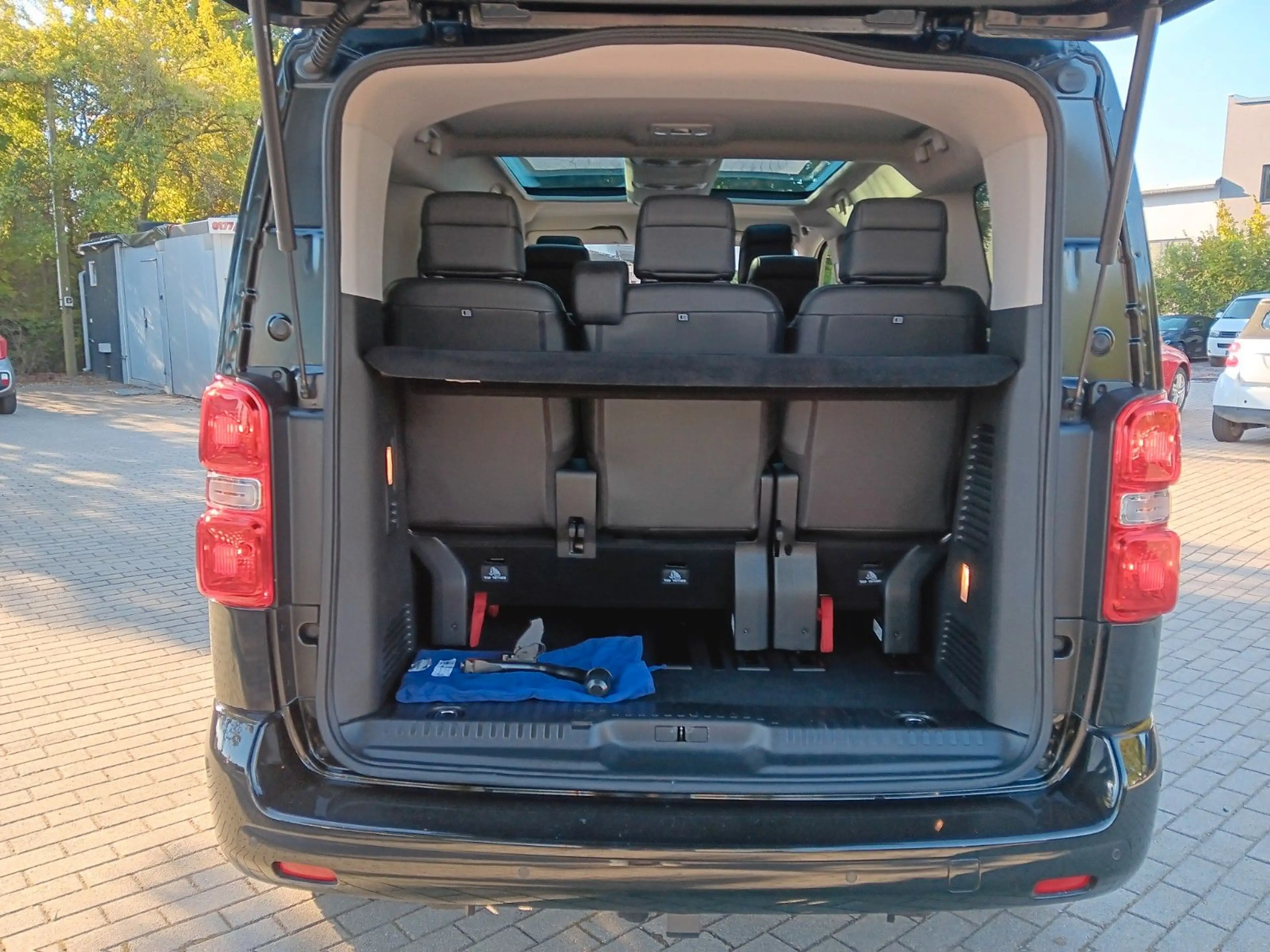 Opel Zafira Life Tourer M 7-Sitze Leder AHZV Navi — photo 10