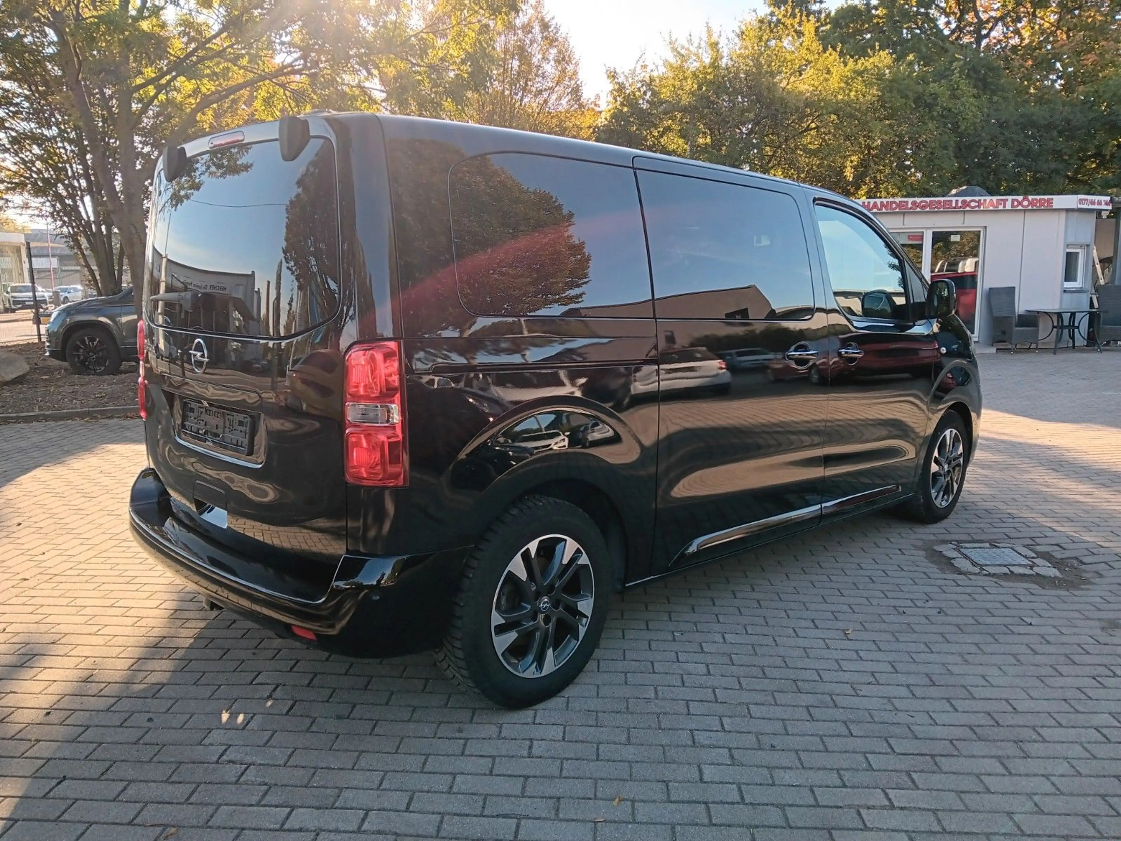 Opel Zafira Life Tourer M 7-Sitze Leder AHZV Navi — photo 4