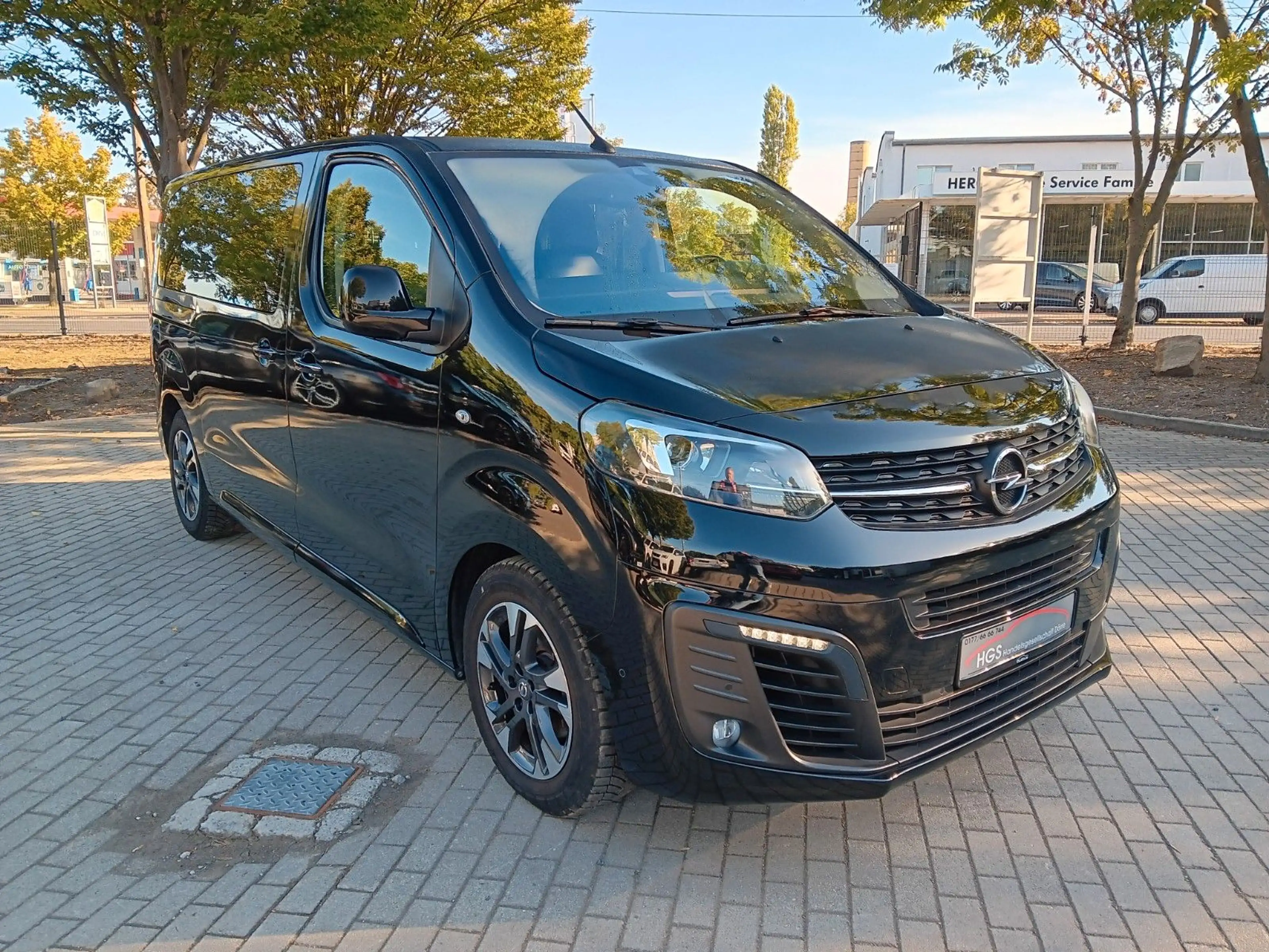 Opel Zafira Life Tourer M 7-Sitze Leder AHZV Navi — photo 2
