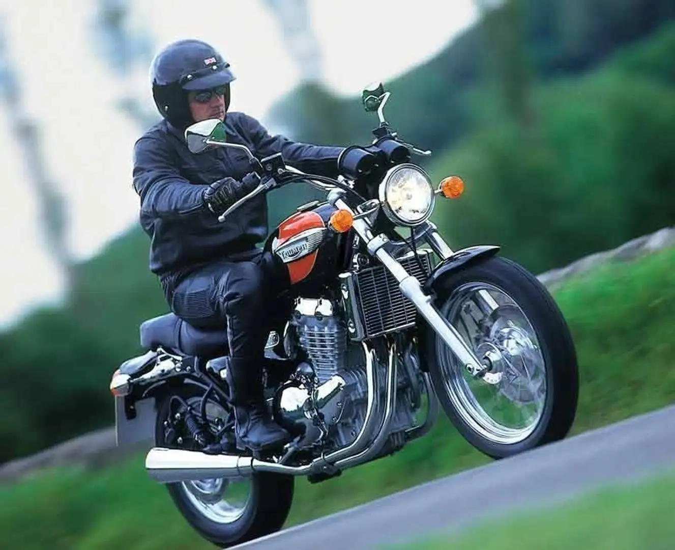 Triumph Adventurer 900 Cruiser Negro - 1
