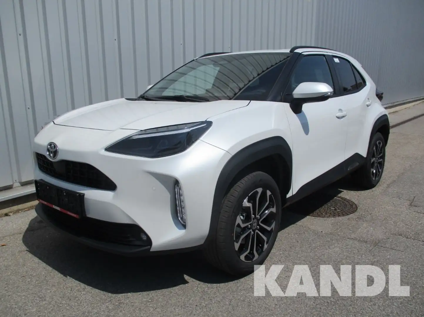 Toyota Yaris Cross 1.5 E FWD Active Drive ACC+LED+Navi Weiß - 1