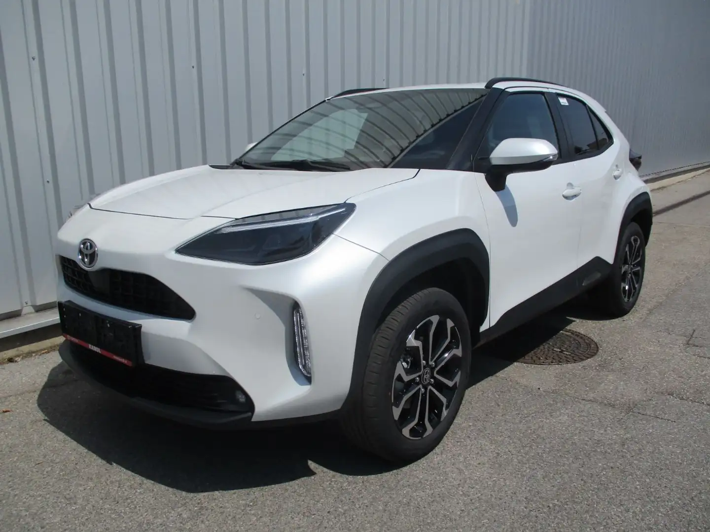 Toyota Yaris Cross 1.5 E FWD Active Drive ACC+LED+Navi Weiß - 2