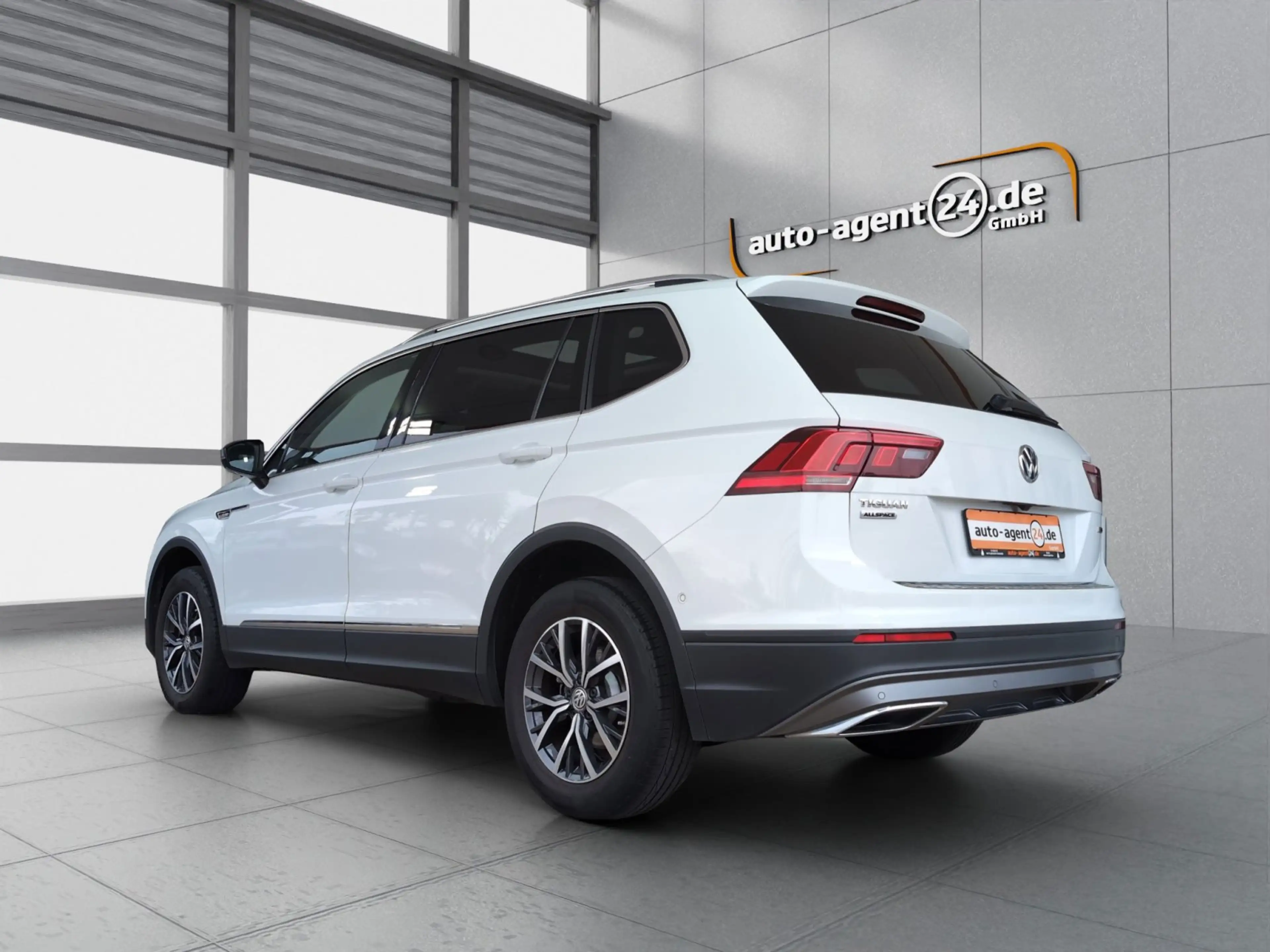 Volkswagen Tiguan Allspace 2.0 TDI 4M /Pano/ACC/HUD/360°/AHK — photo 3