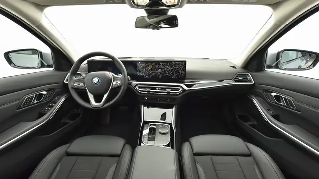 BMW 3 Series view 6