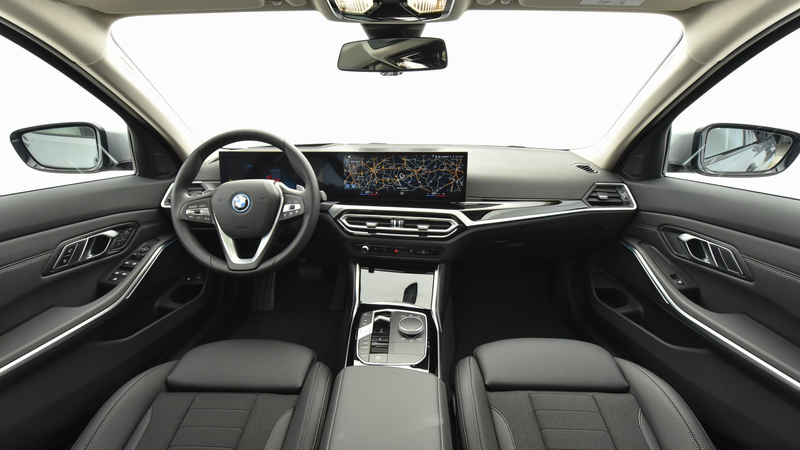 BMW 330 e xDrive — photo 6