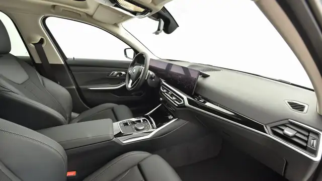 BMW 3 Series view 9