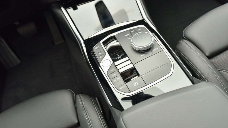 BMW 330 e xDrive — photo 8