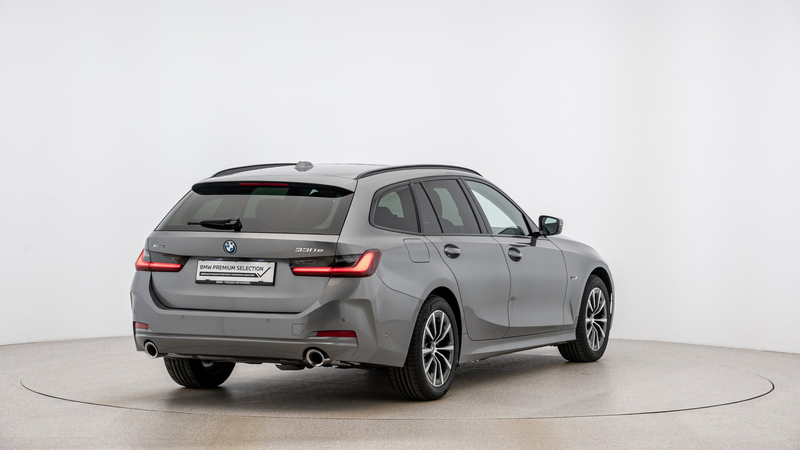 BMW 330 e xDrive — photo 4