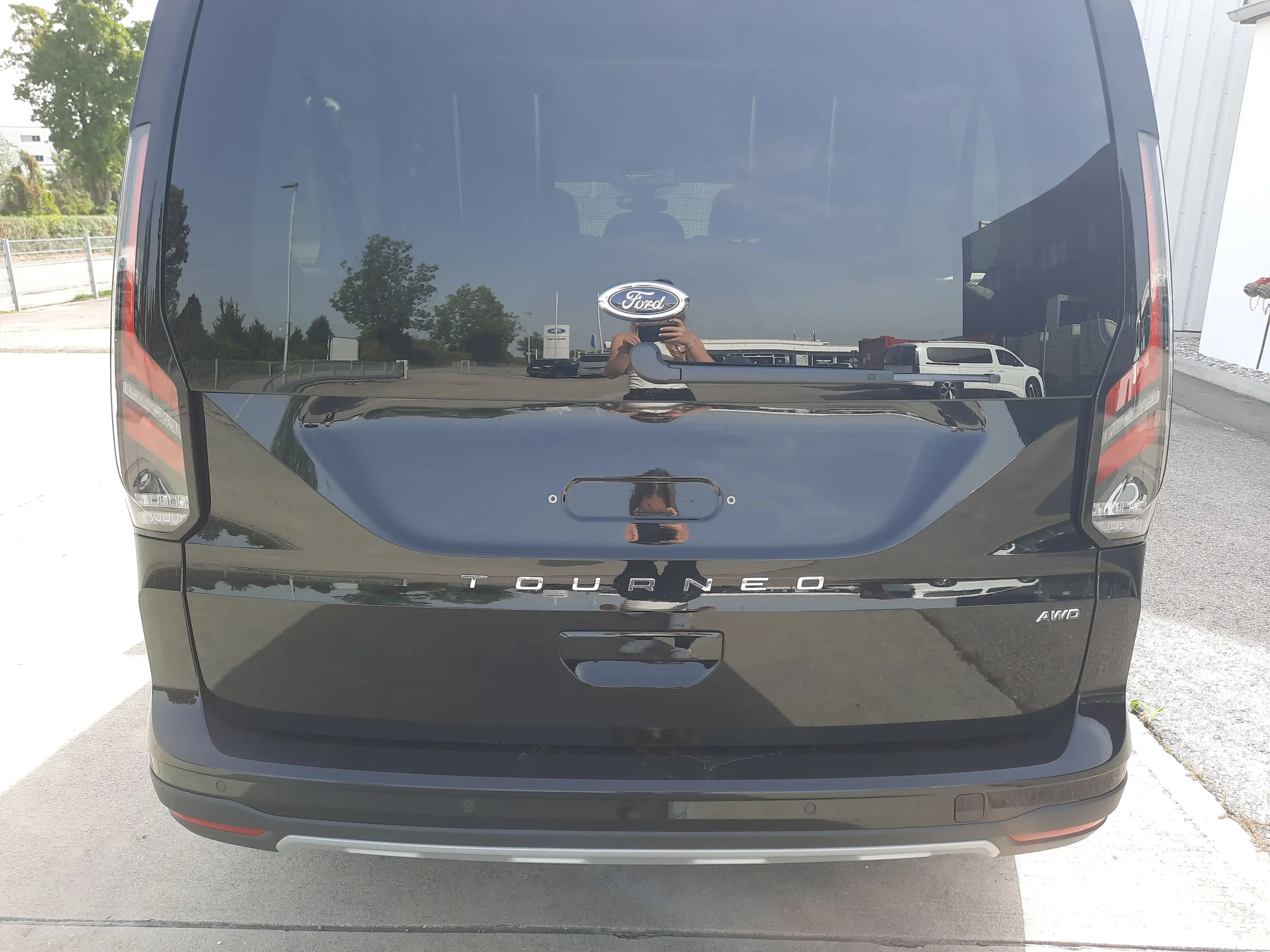 Ford Tourneo Connect 2.0 EcoBlue Active L2 AWD LED — photo 11