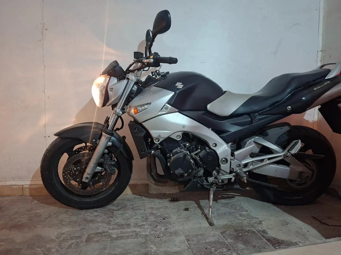 Suzuki GSR 600 Grigio - 1