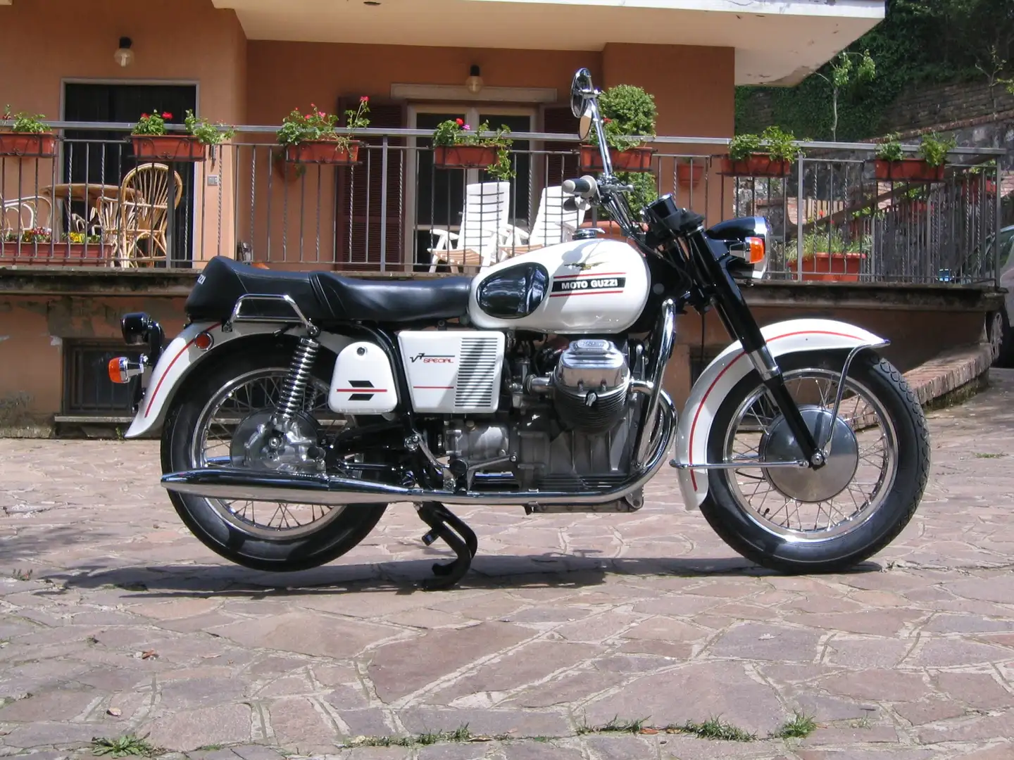 Moto Guzzi V 7 Special Alb - 2