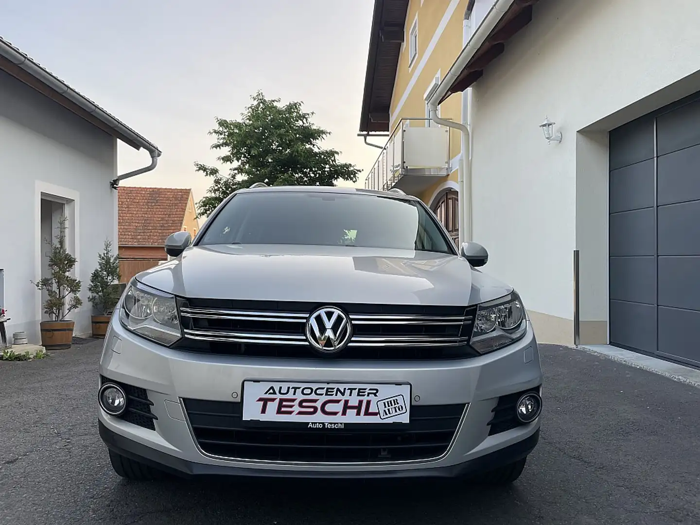 Volkswagen Tiguan 2,0 TDI Sport&Style BMT DPF**80.000KM**1.Besitz** Grau - 2