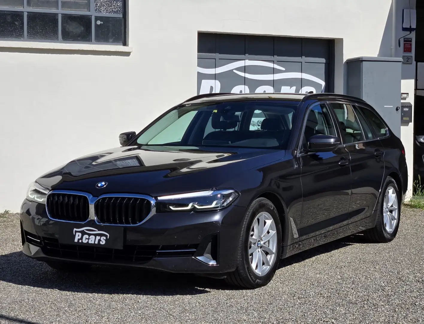 BMW 530 530d xDrive Touring Business 245CV Grigio - 1