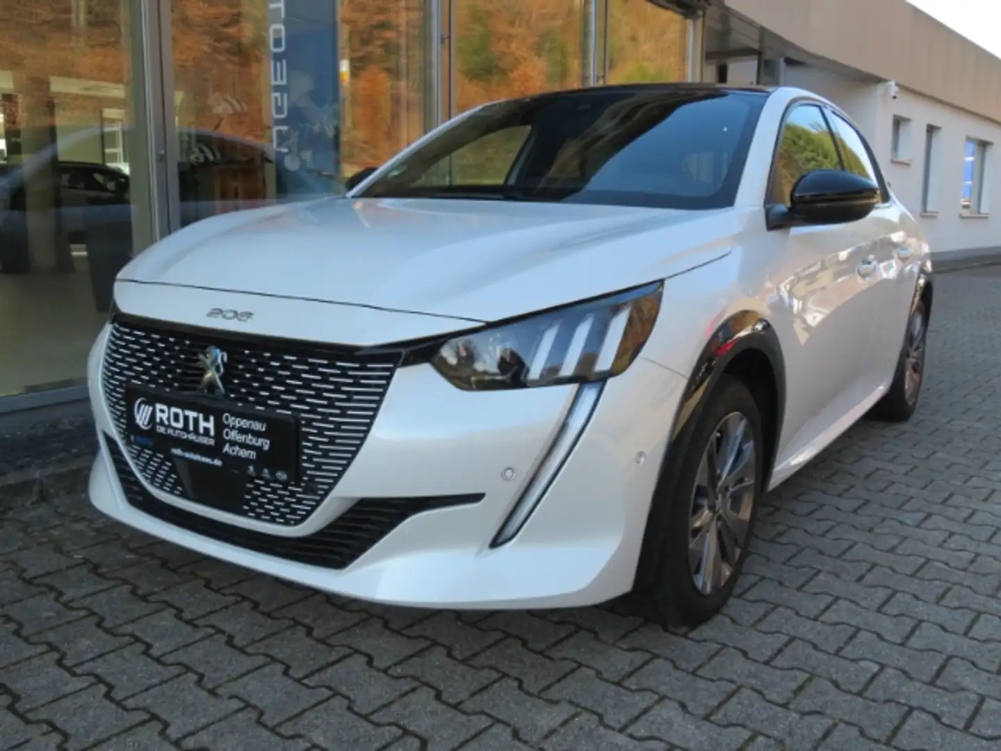 Peugeot 208 GT 136 Panorama Navi digitales Cockpit LED ACC App Weiß - 2