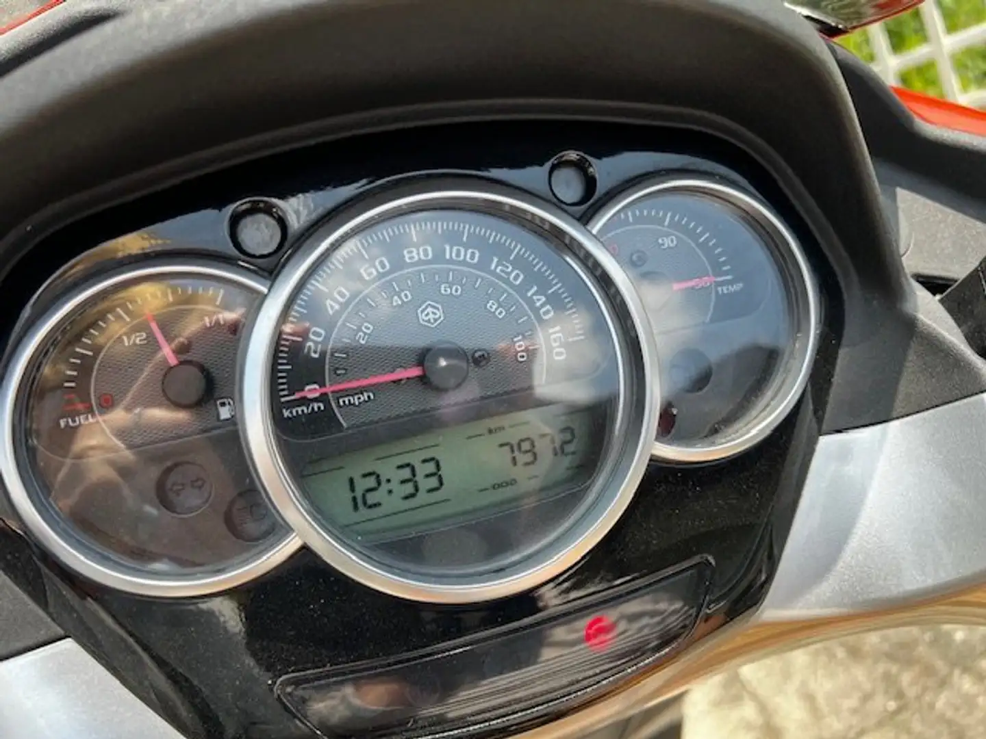 Piaggio MP3 300 Yourban Rood - 1