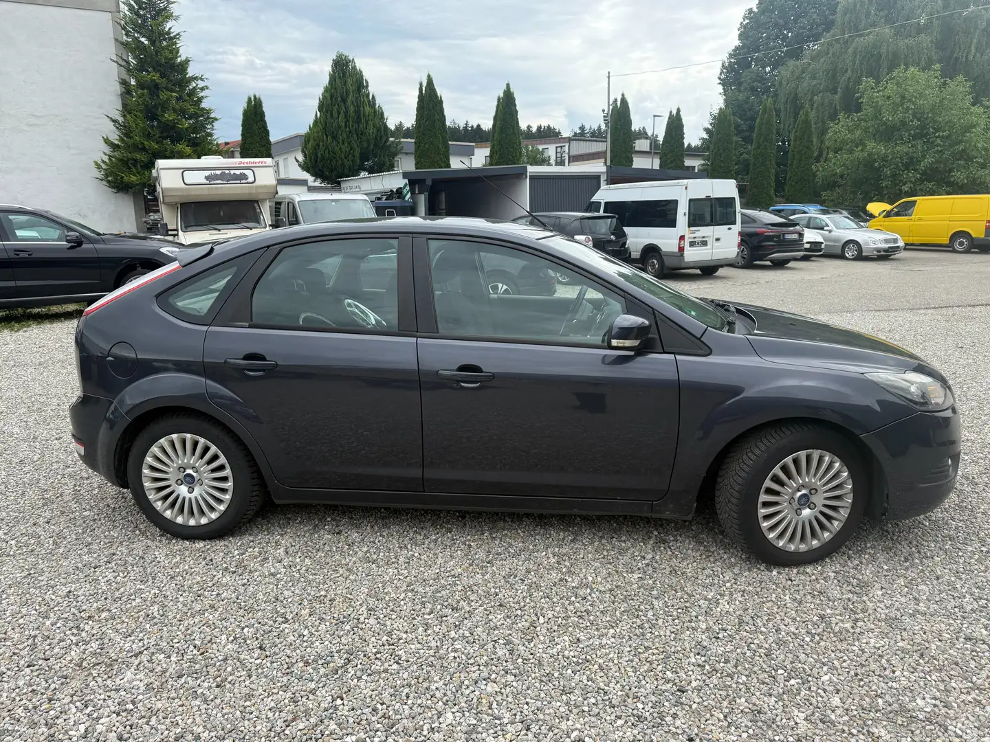 Ford Focus 1.6 TDCi DPF Concept Grau - 2