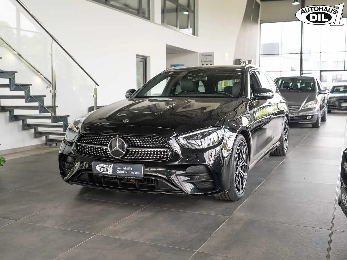 Mercedes-Benz E 220 d T AMG Line + Sportpaket  *AHK* Noir - 2