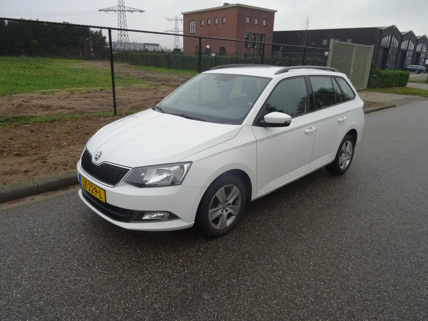 Skoda Fabia Combi 1.0 Style Weiß - 1