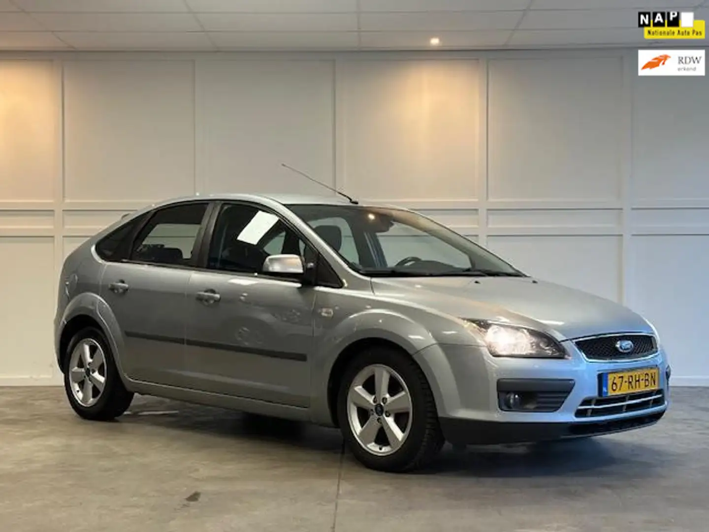 Ford Focus 1.6-16V First Edition / Automaat / Airco / Cruise Gris - 1