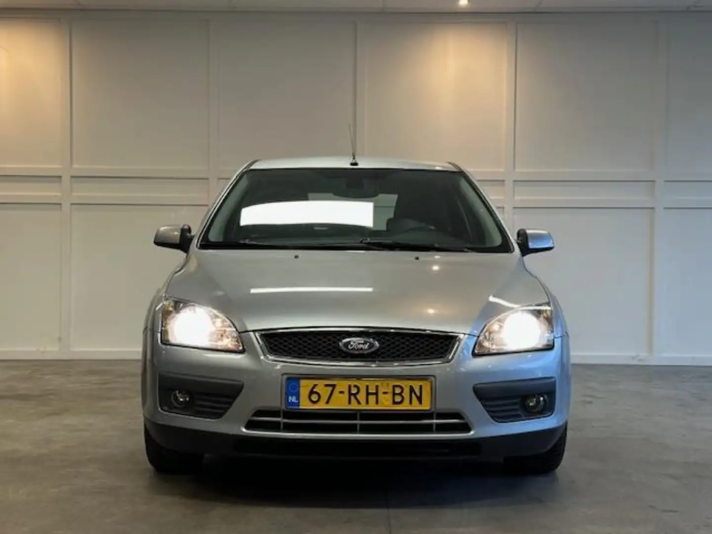 Ford Focus 1.6-16V First Edition / Automaat / Airco / Cruise Gris - 2