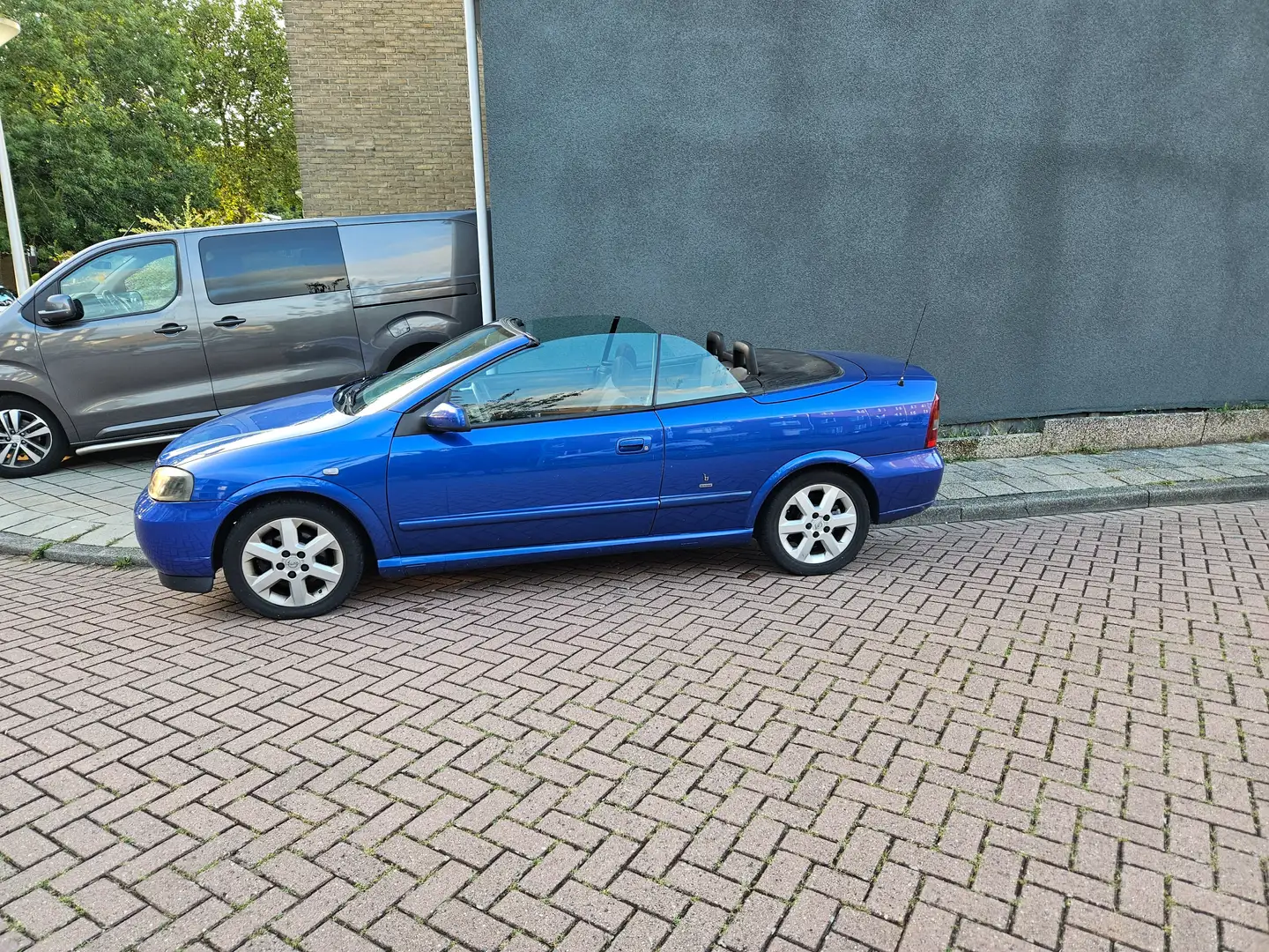 Opel Astra 1.8-16V Blauw - 1
