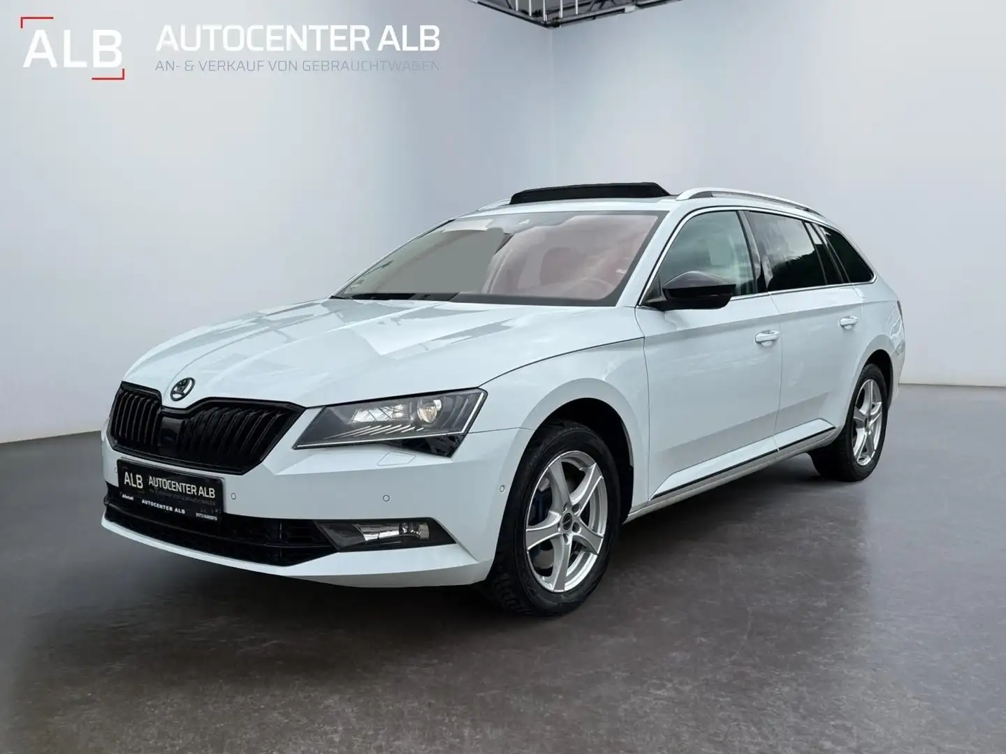 Skoda Superb Combi Style 4x4 206KW/AUTOMATIK/PANO/XENO Weiß - 1