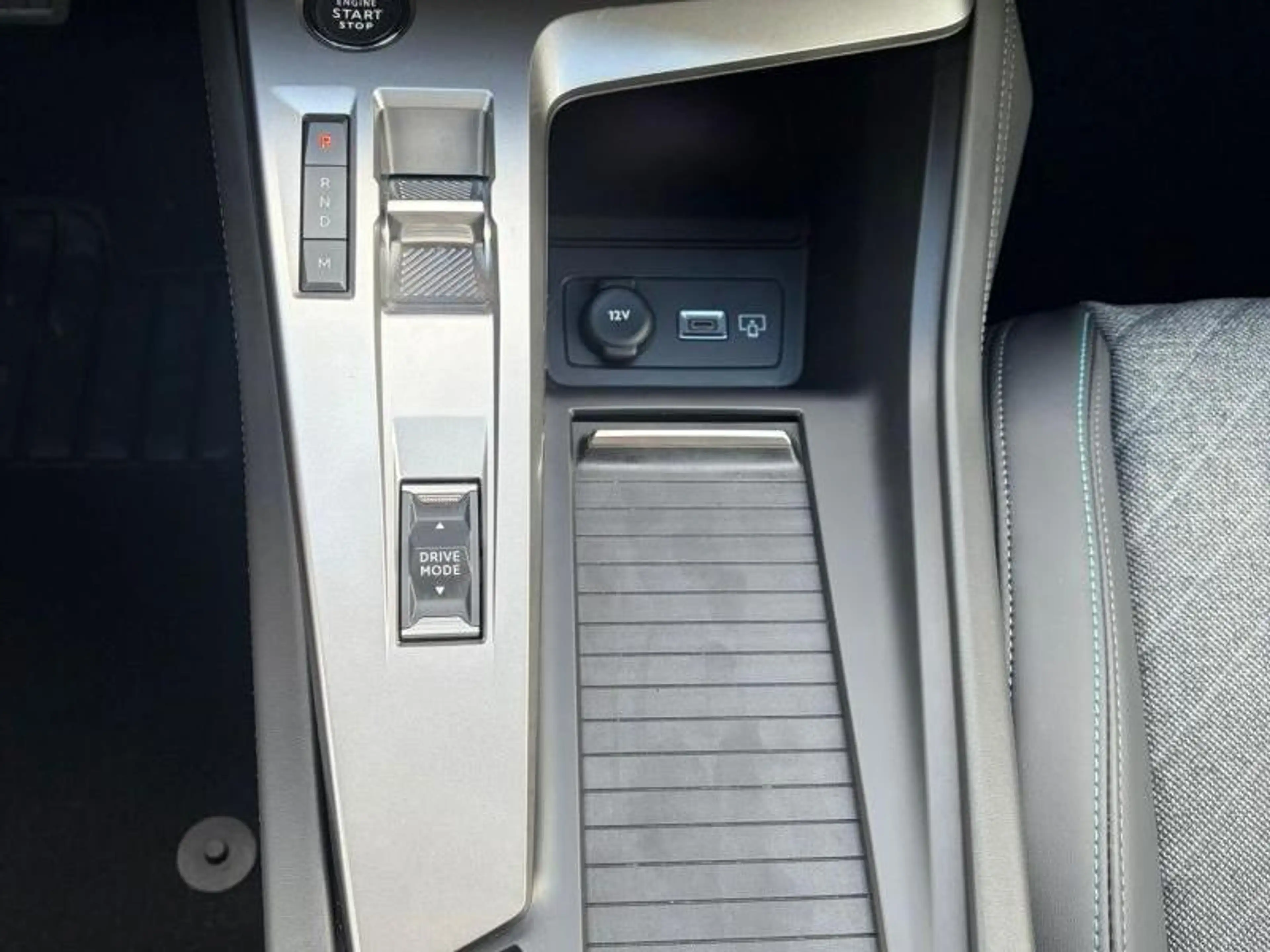 Peugeot 408 Allure — photo 9