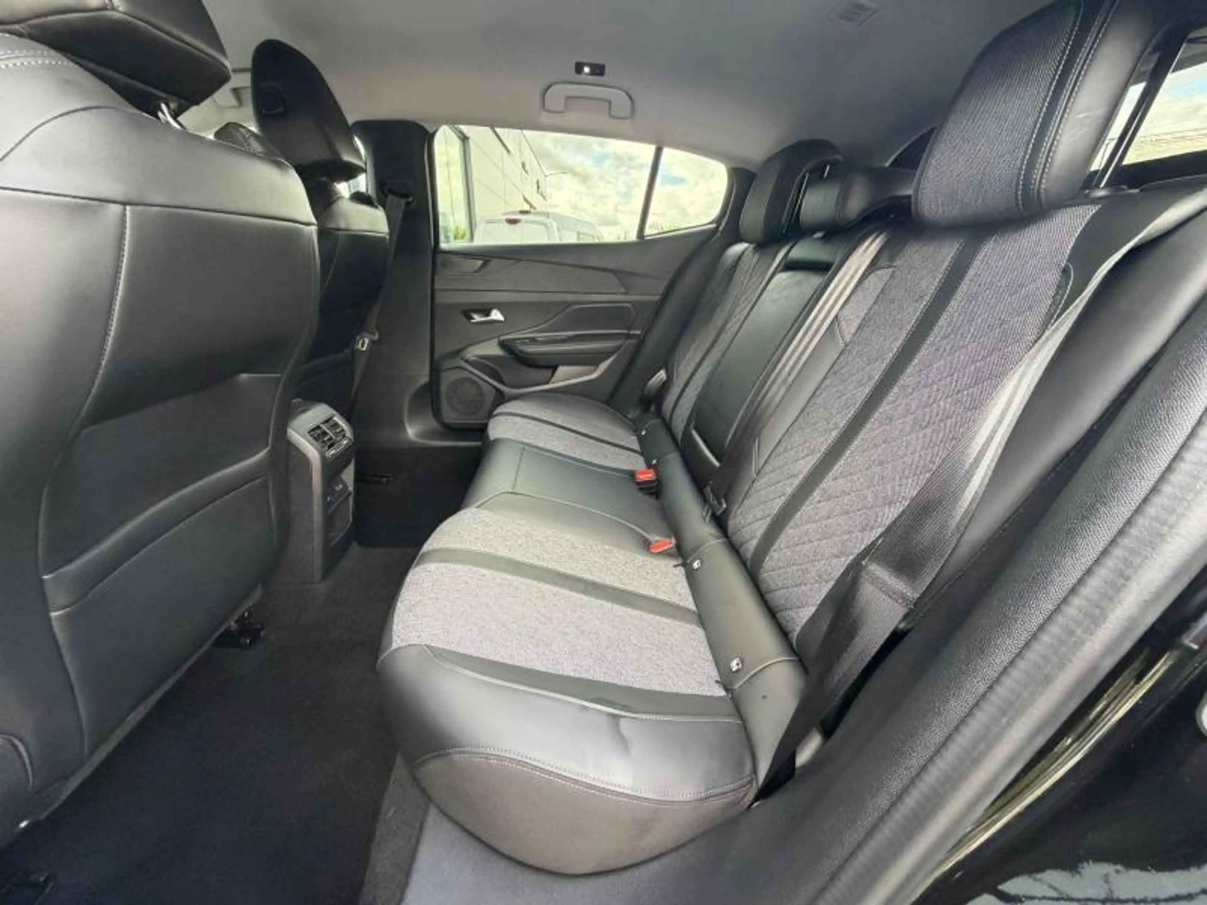 Peugeot 408 Allure — photo 15