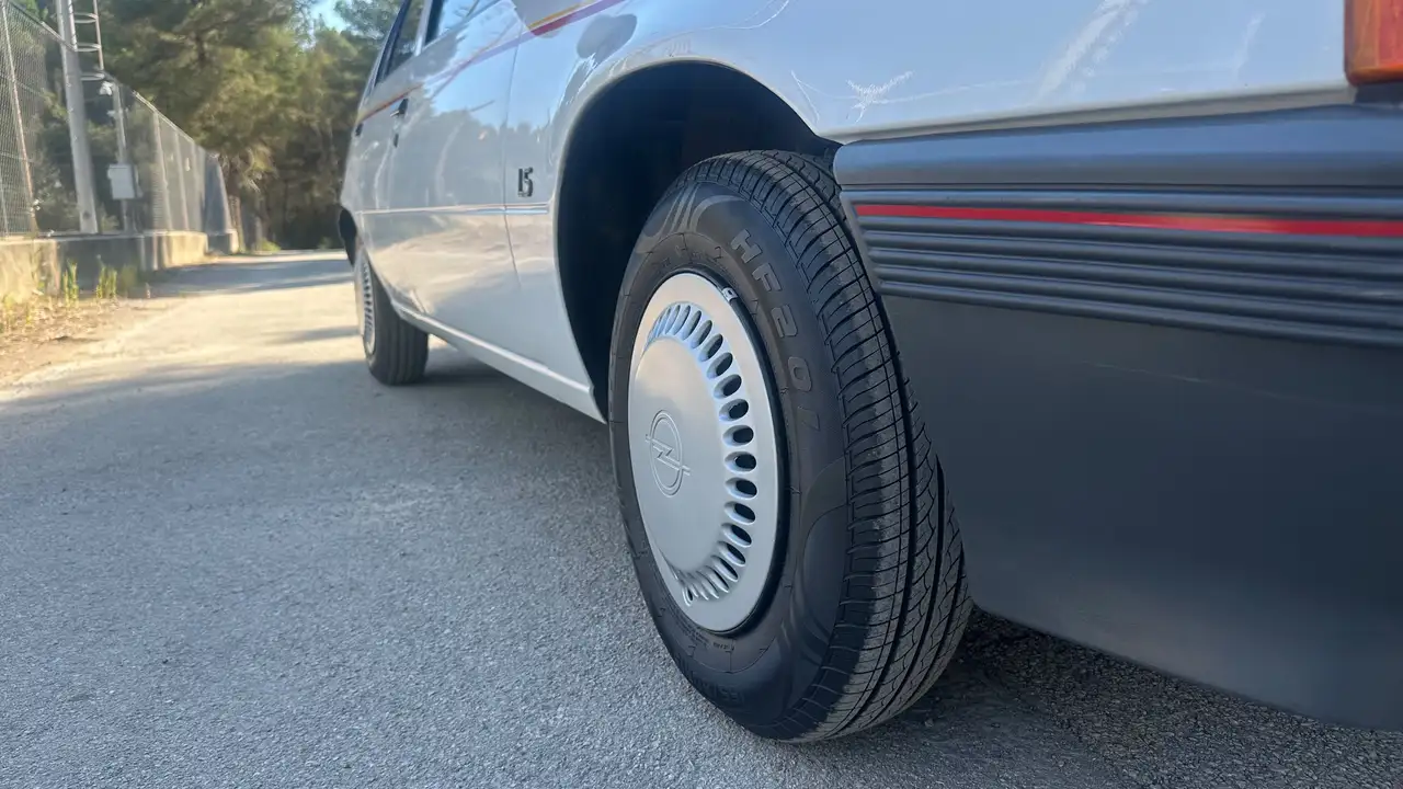 Opel Kadett 1.6S LS, foto 5