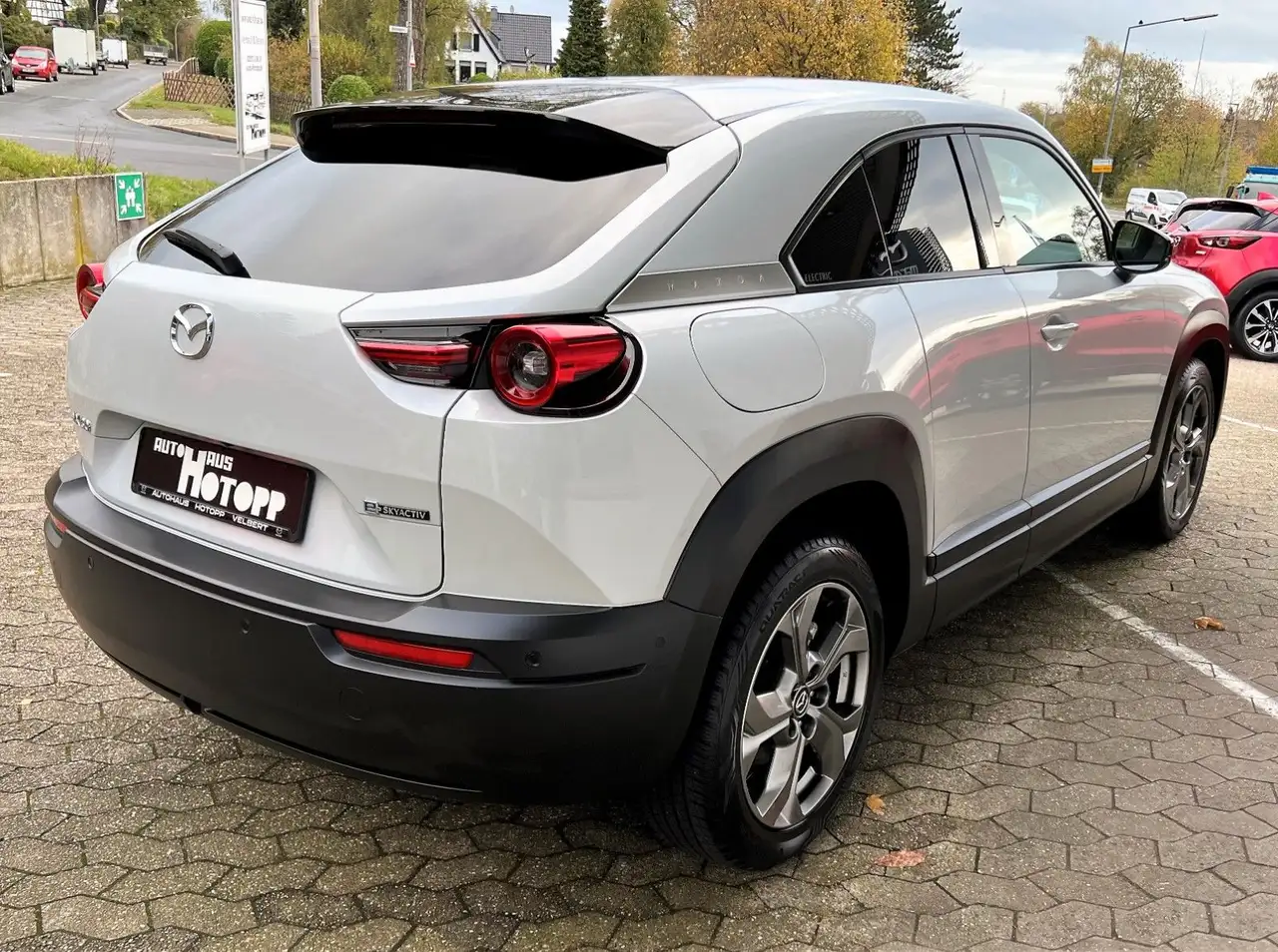 Mazda MX-30 SUV/Geländewagen/Pickup in Weiß gebraucht in Velbert für €  27.790